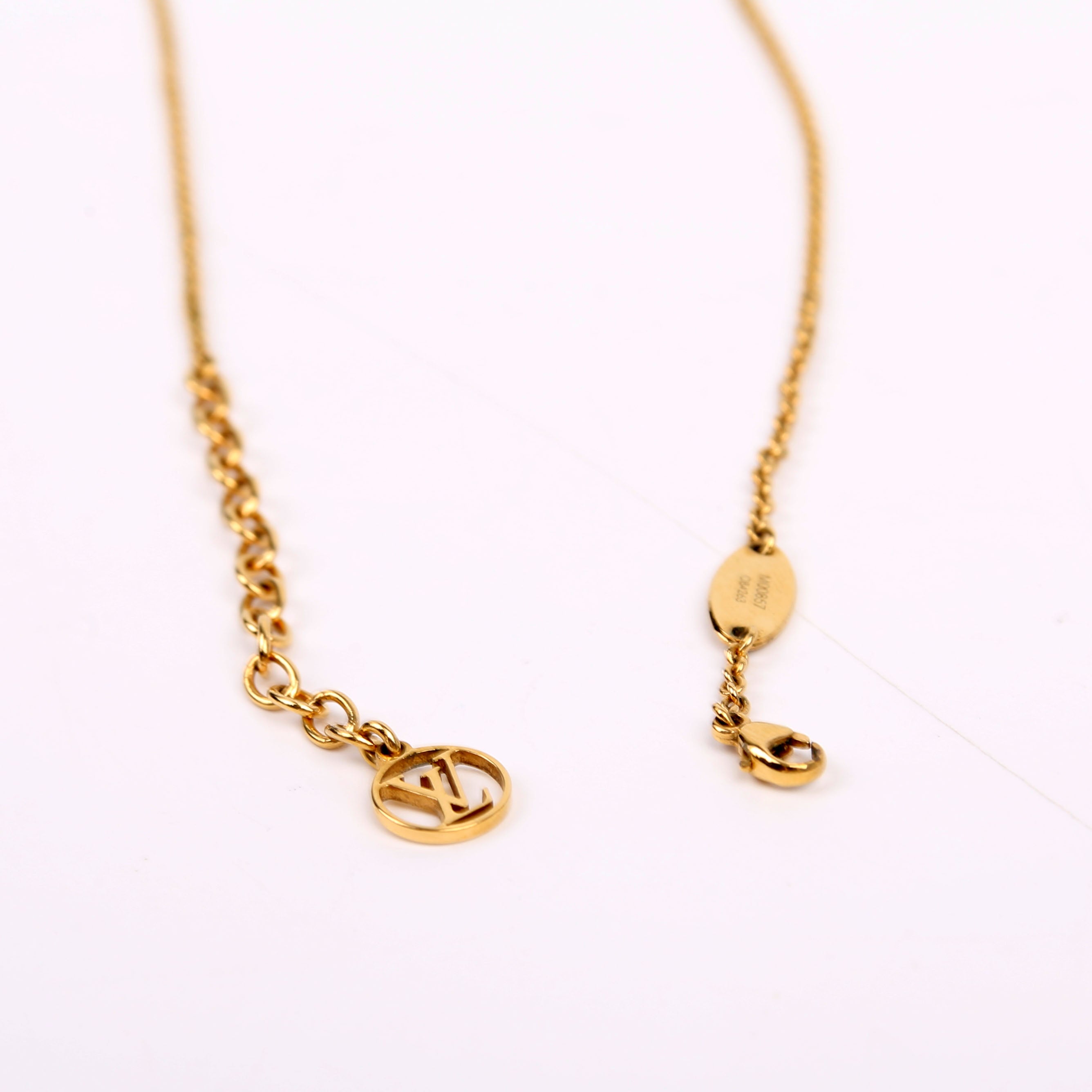 Essential V Necklace Gold