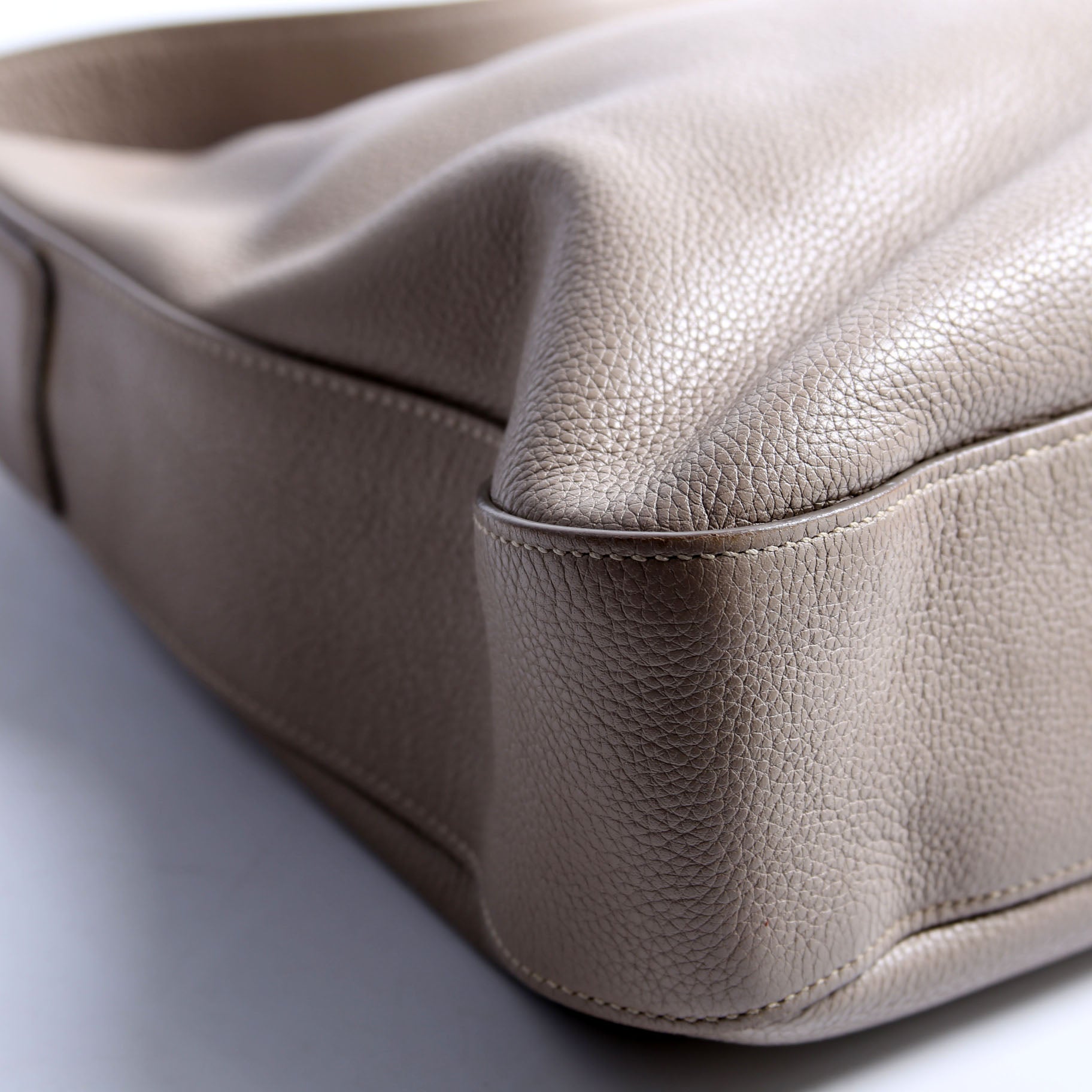 Vitello Daino Hobo Beige