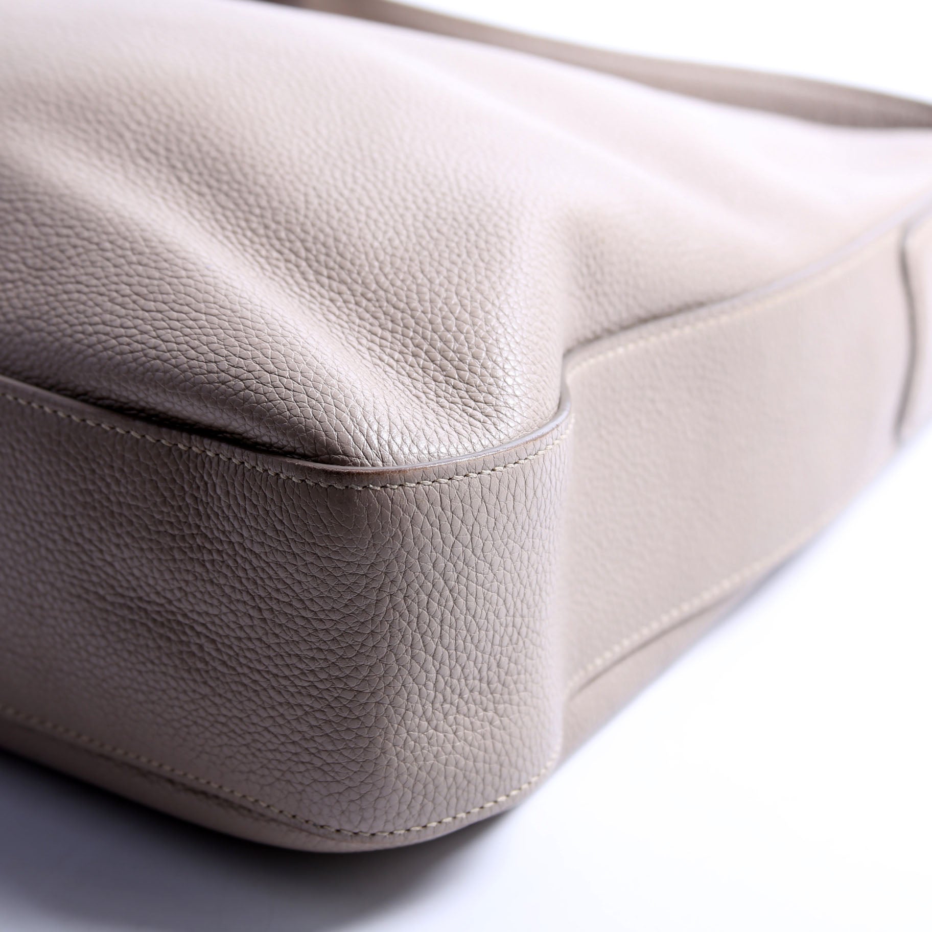 Vitello Daino Hobo Beige