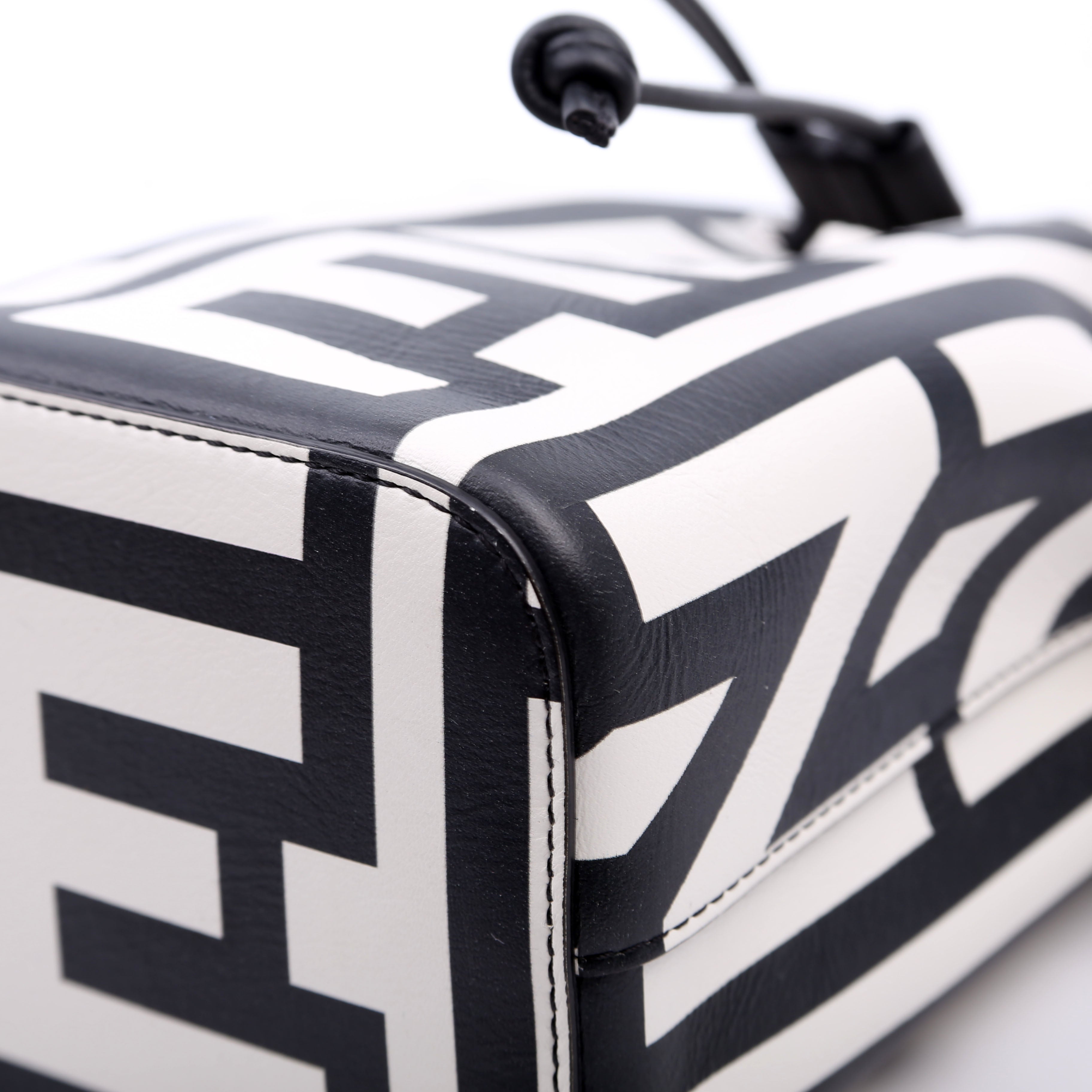 Fendi Fendi x Marc Jacobs Mon Tresor Mini Bucket Leather 8BS010 Black/White