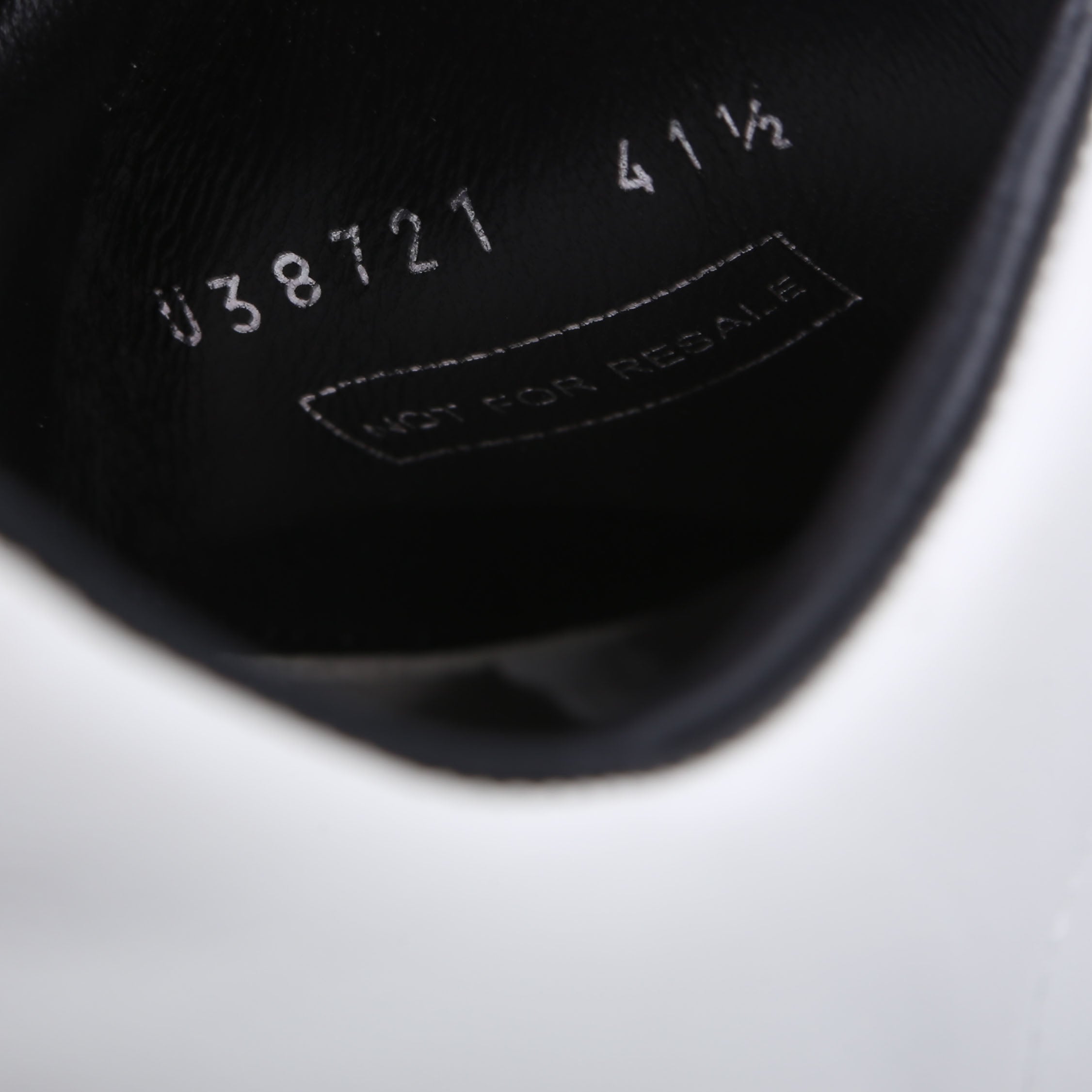 Uniform Sneakers Size 41.5 White/Black