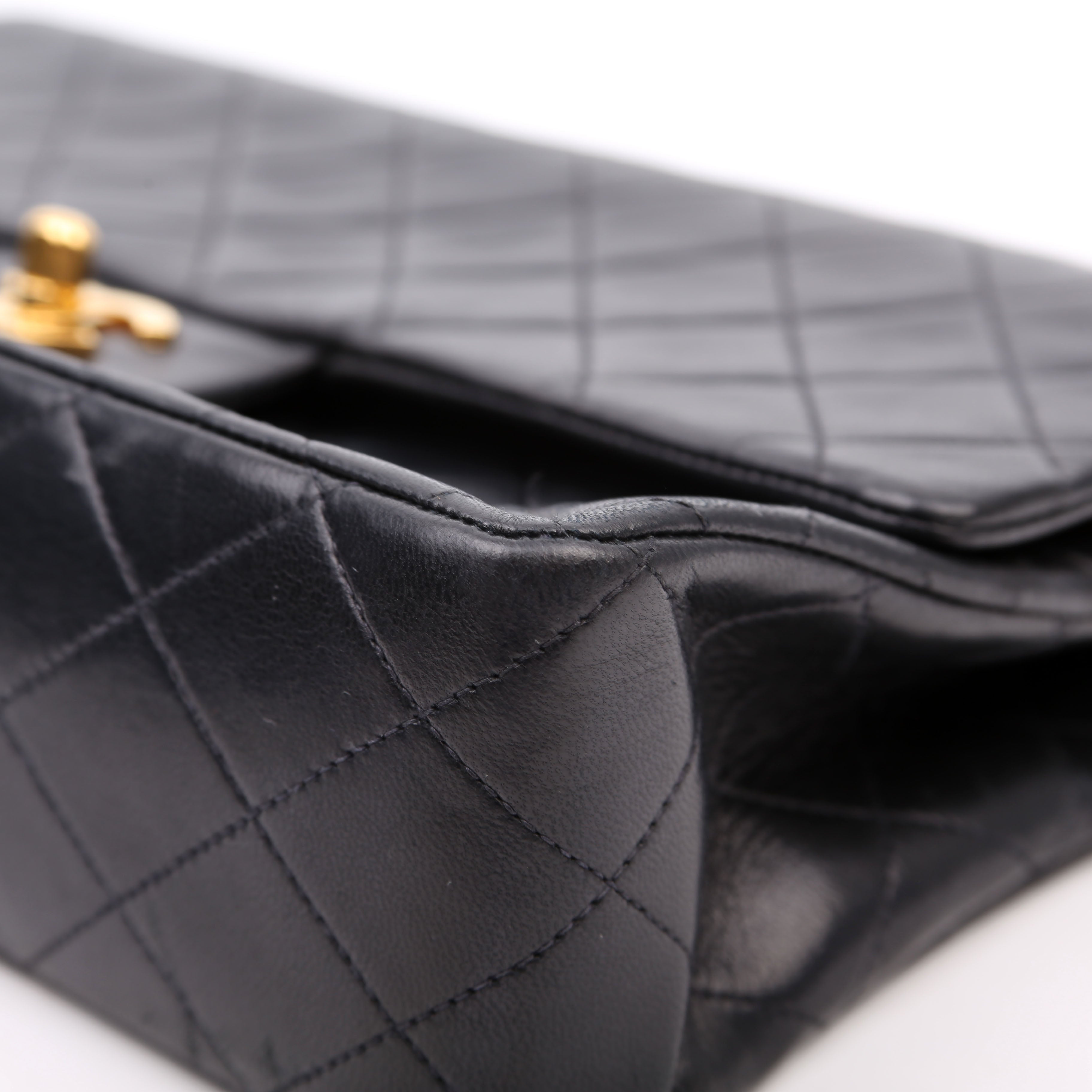 Classic Flap Medium Lambskin