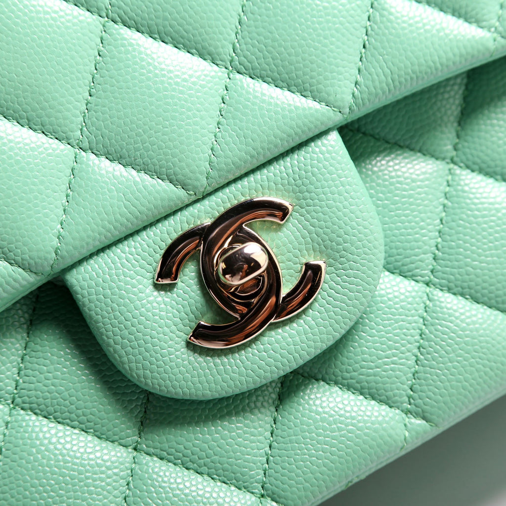 Classic Flap Medium Caviar 31M Green