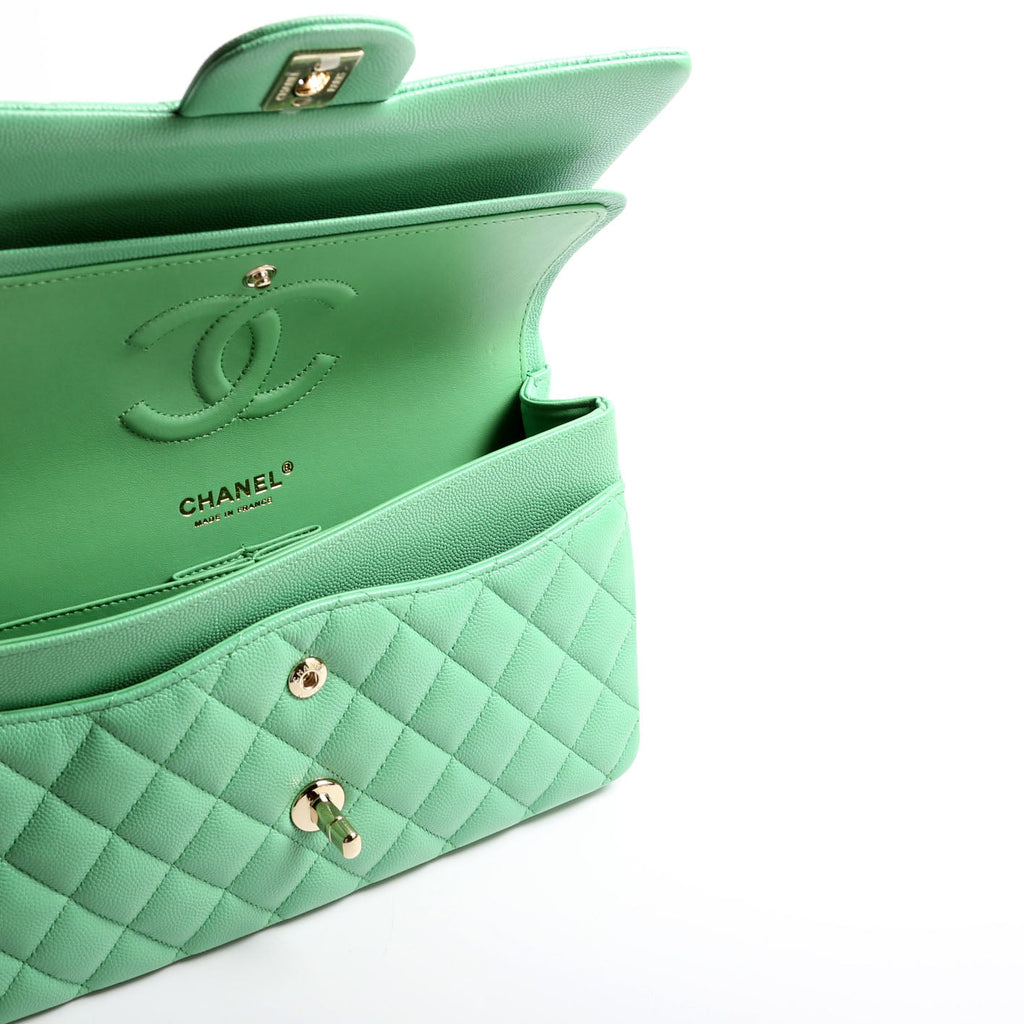 Classic Flap Medium Caviar 31M Green