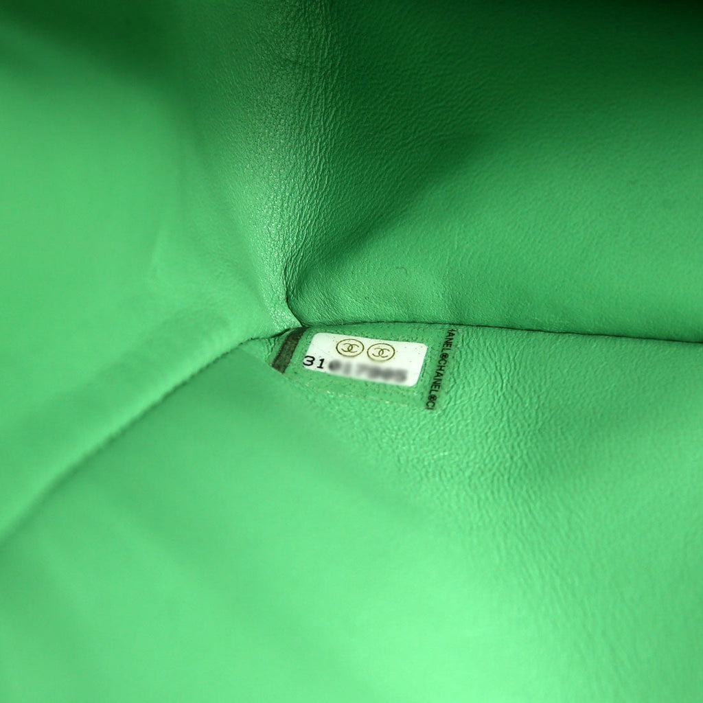Classic Flap Medium Caviar 31M Green
