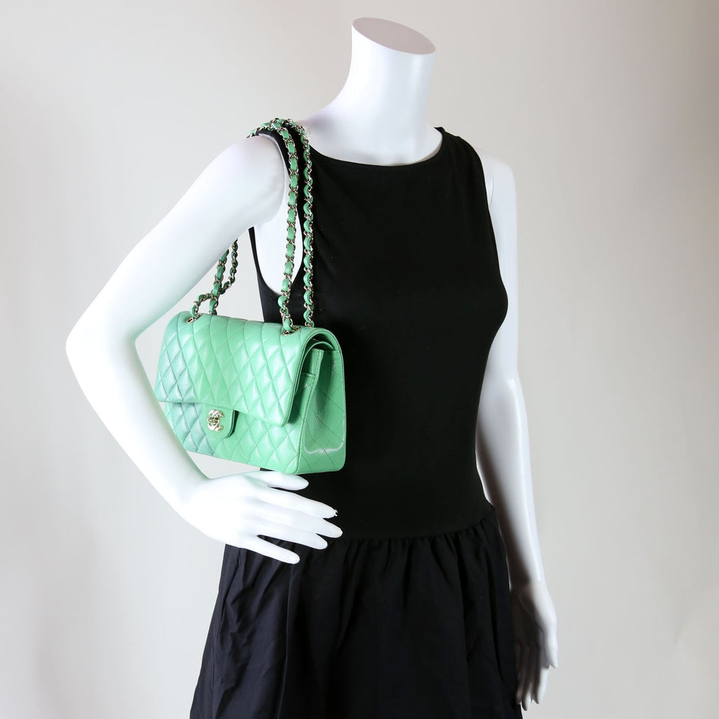 Classic Flap Medium Caviar 31M Green