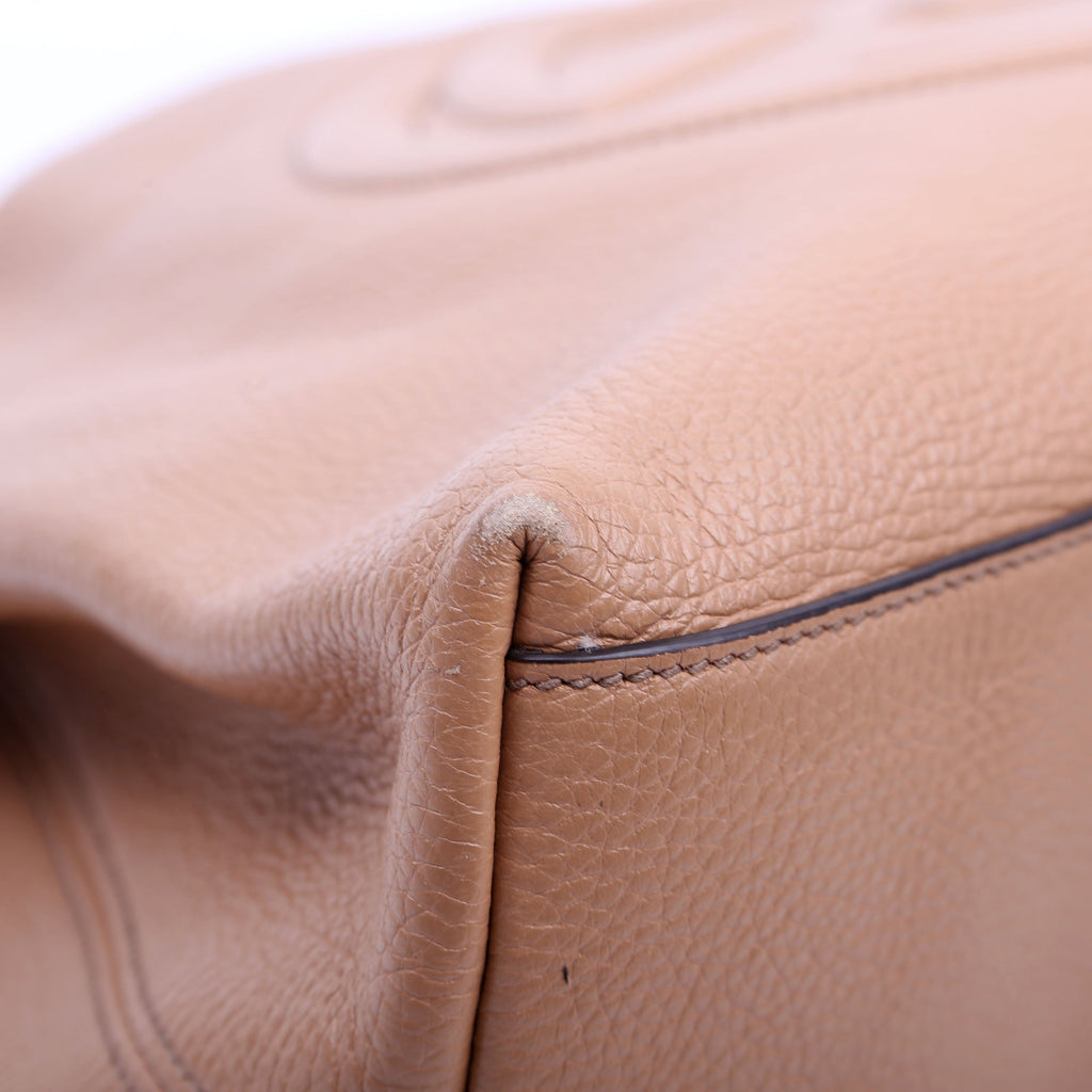536196 Soho Chain Tote Newer Tan