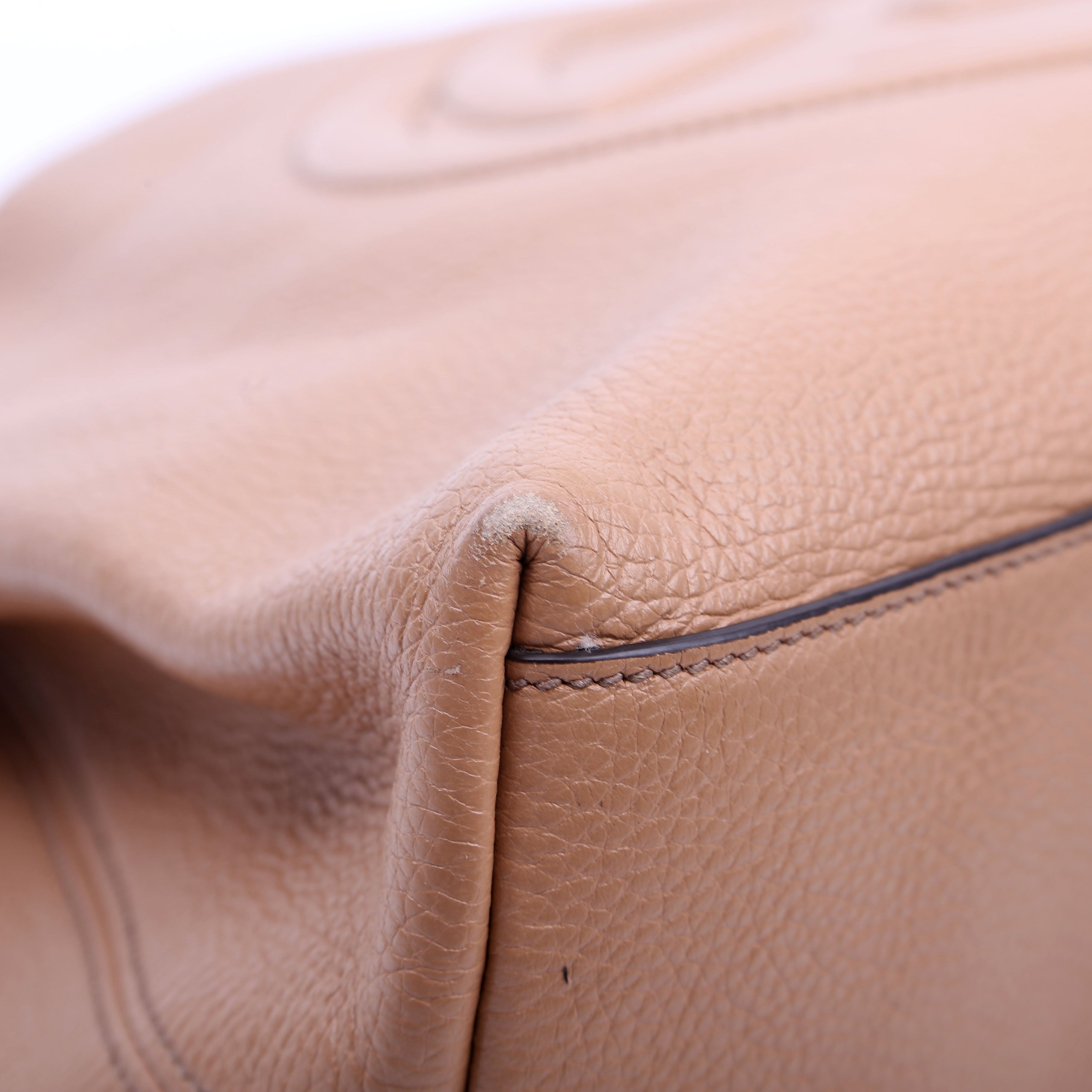 536196 Soho Chain Tote Newer Tan