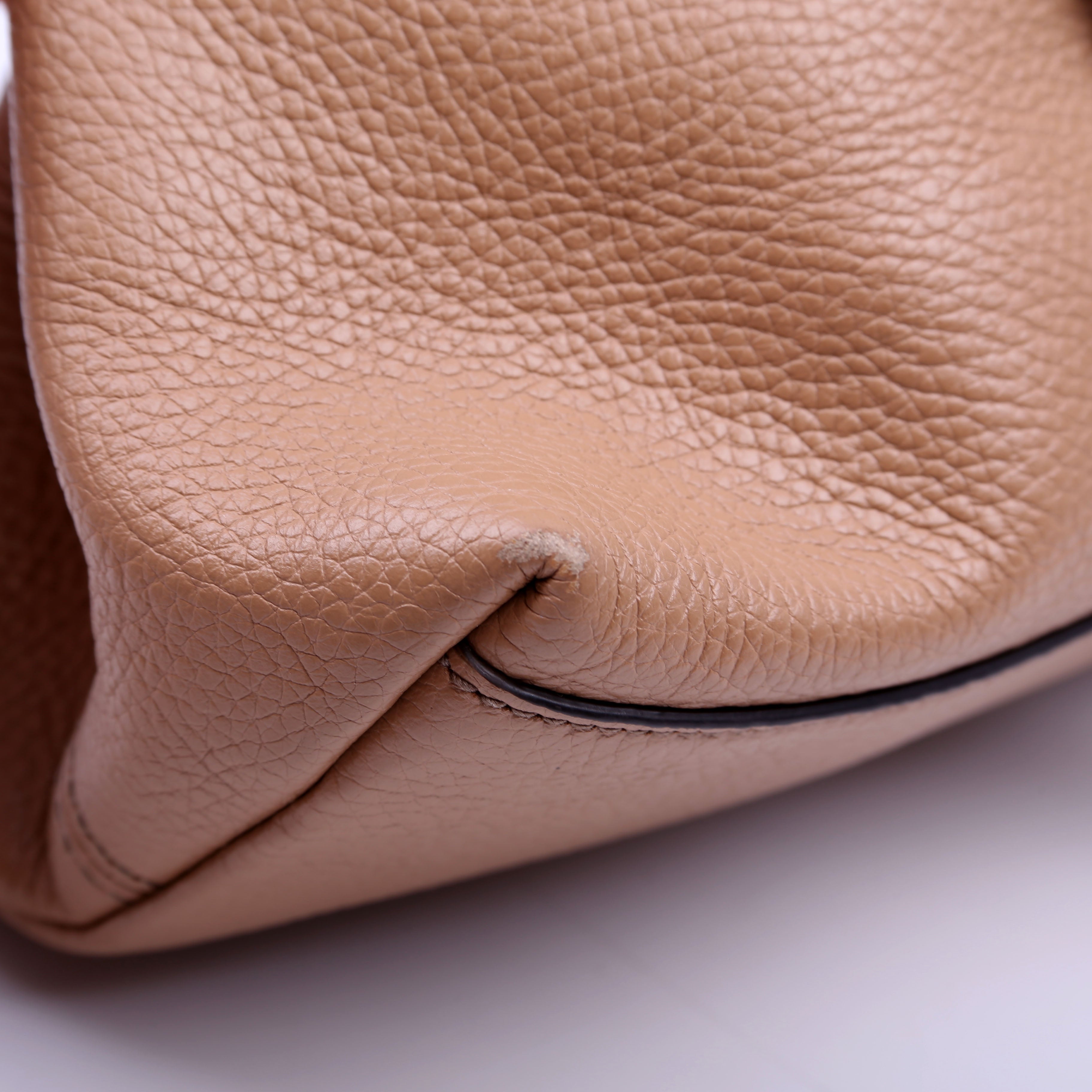536196 Soho Chain Tote Newer Tan