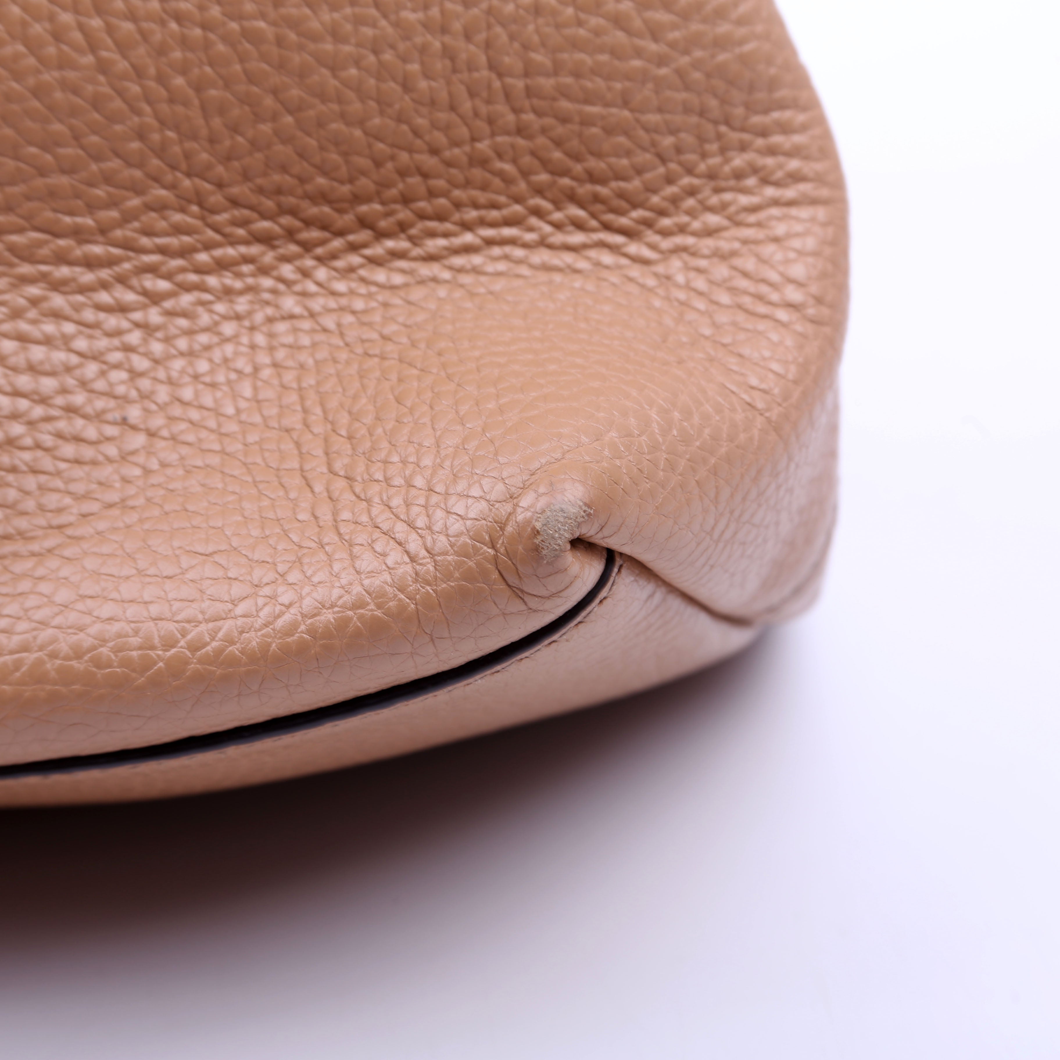 536196 Soho Chain Tote Newer Tan
