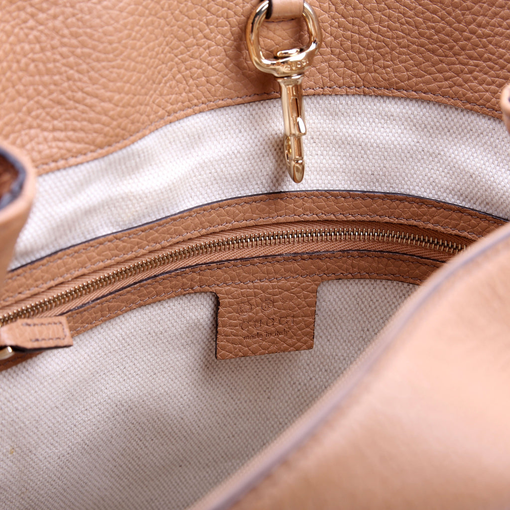 536196 Soho Chain Tote Newer Tan
