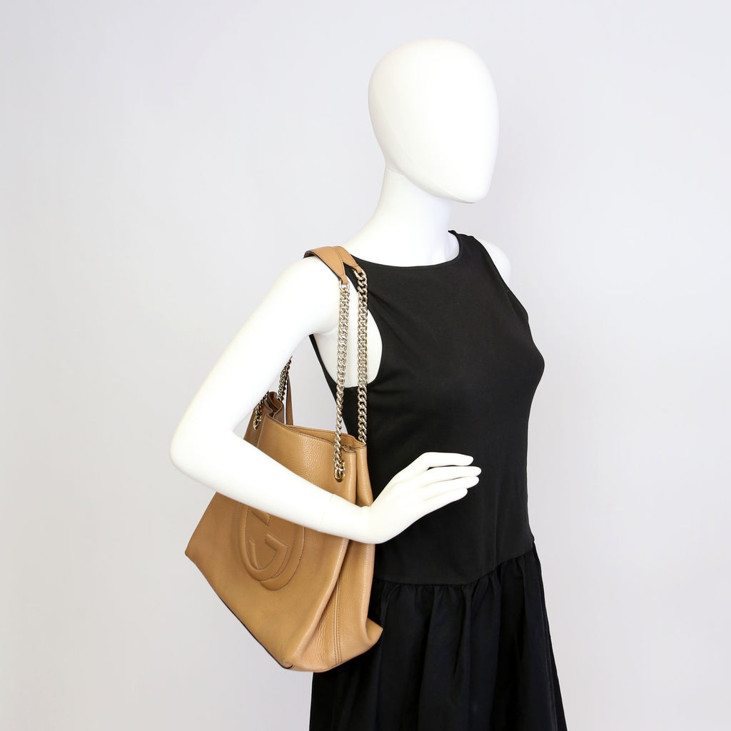 536196 Soho Chain Tote Newer Tan