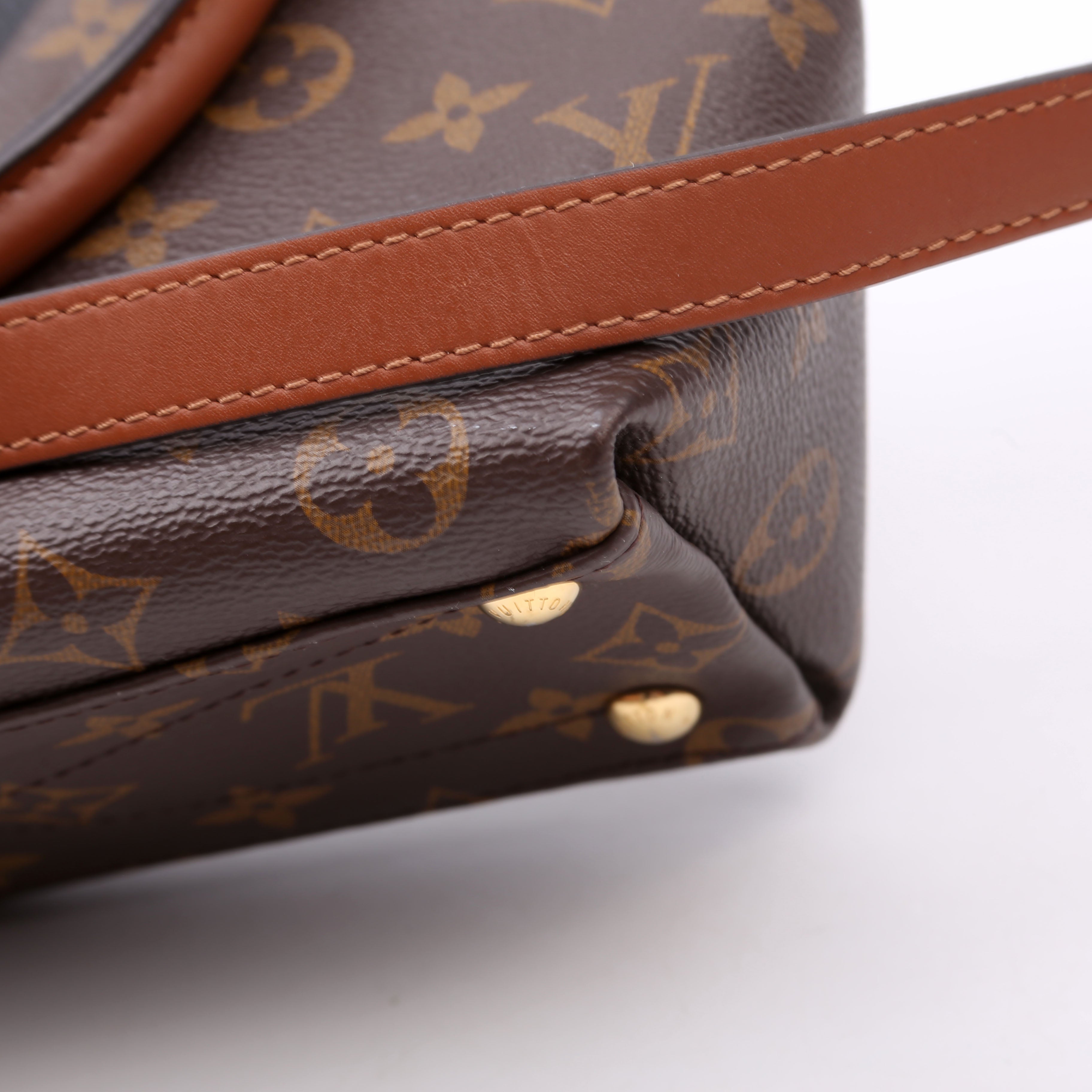 V Tote BB Monogram Black