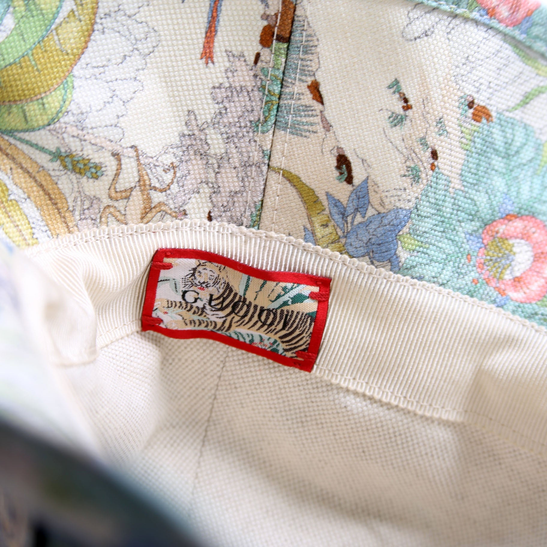 Gucci Tiger Canvas Bucket Size Large