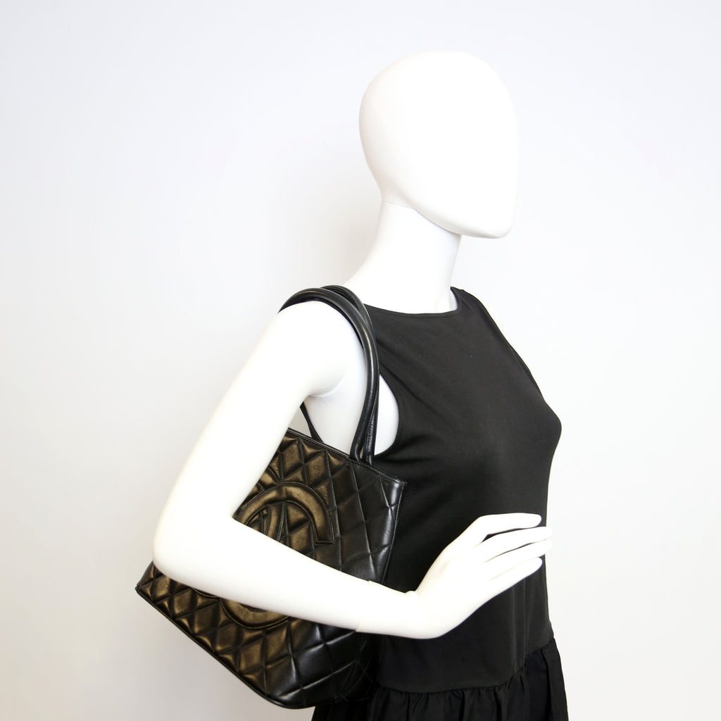 Medallion Tote Lambskin Black