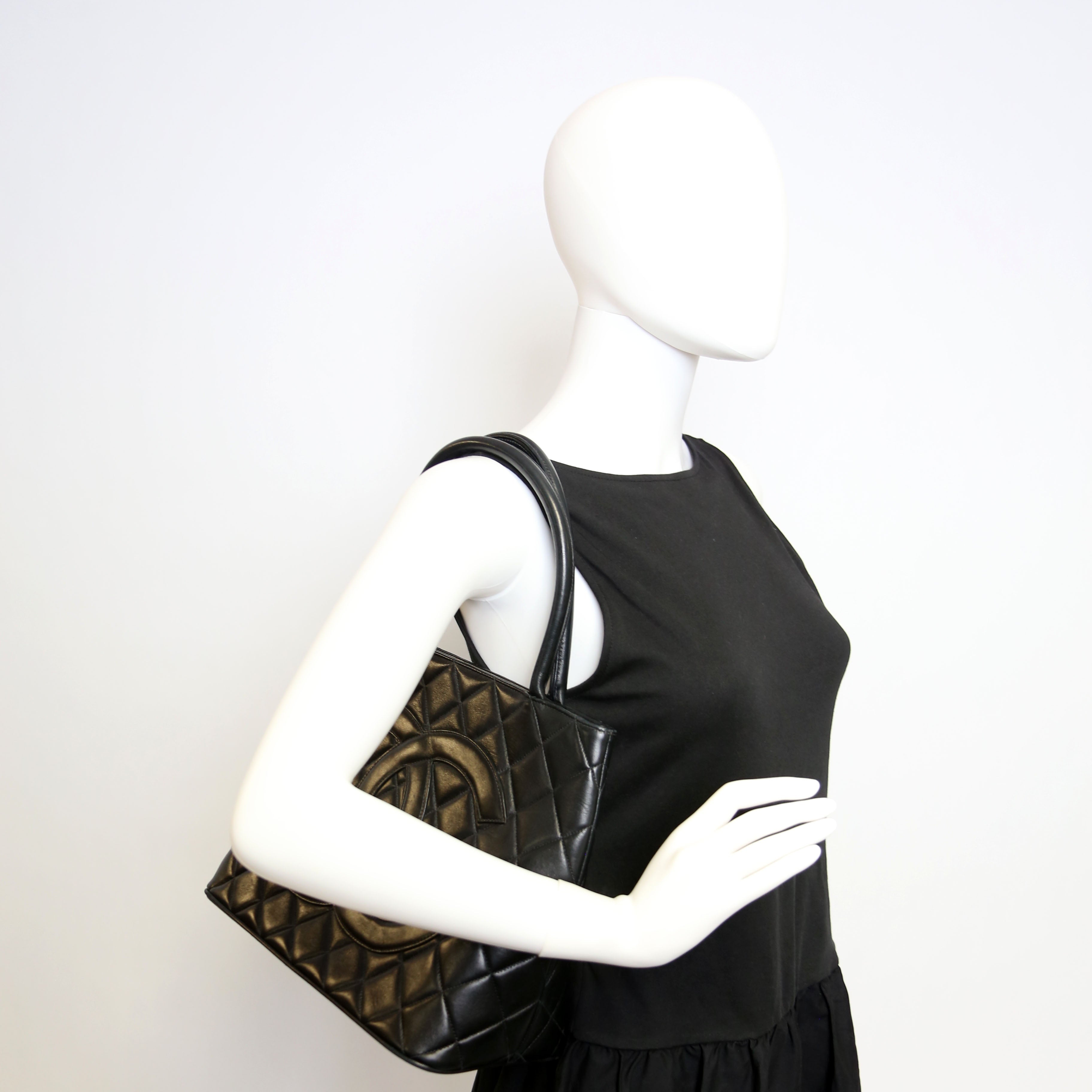Medallion Tote Lambskin Black