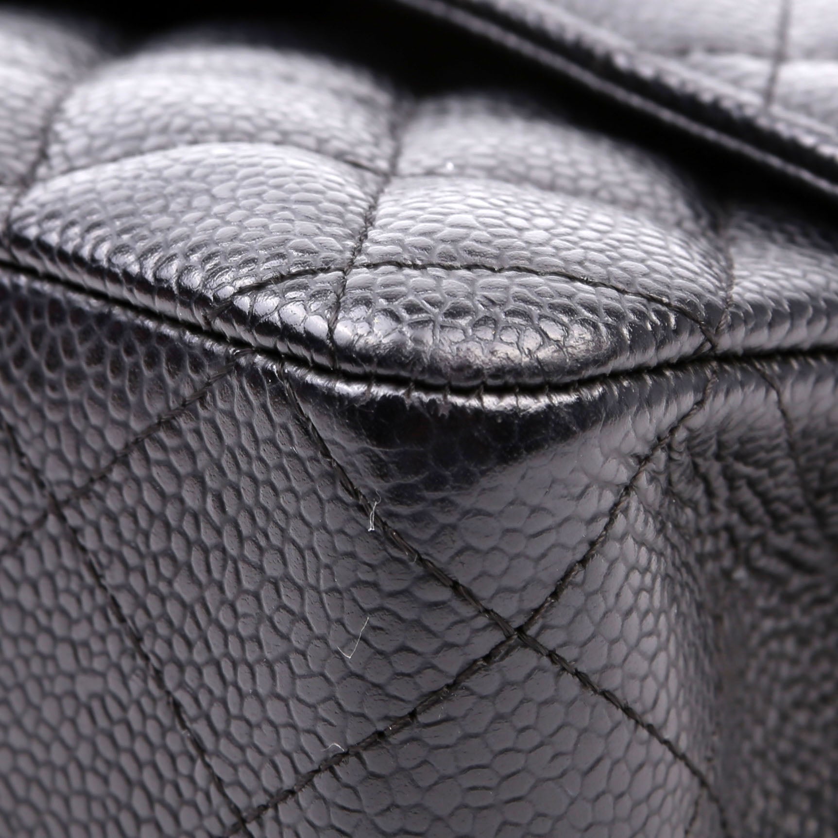 Classic Flap Medium Caviar 12M Black