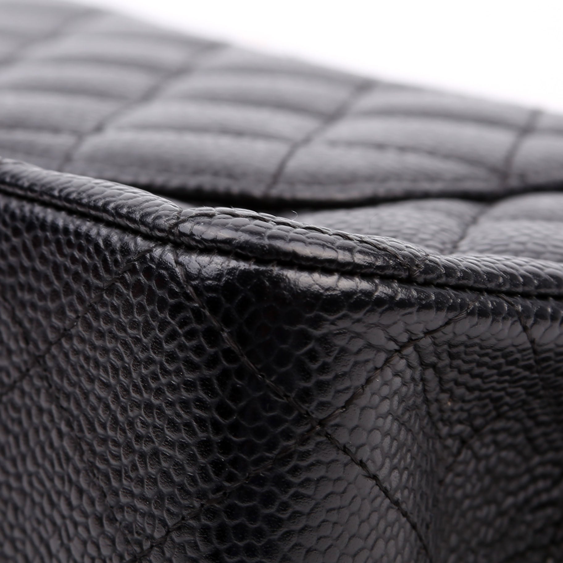 Classic Flap Medium Caviar 12M Black