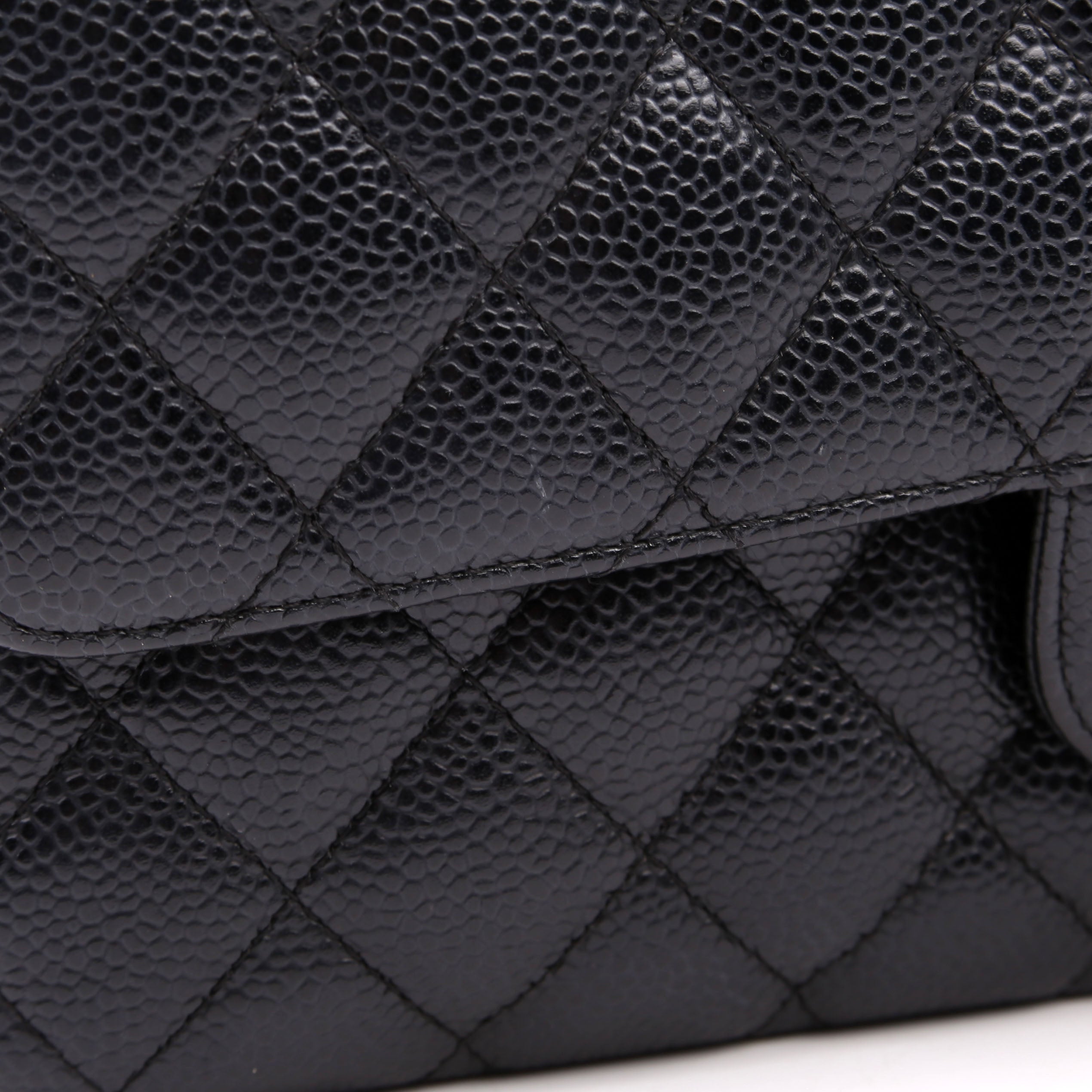 Classic Flap Medium Caviar 12M Black