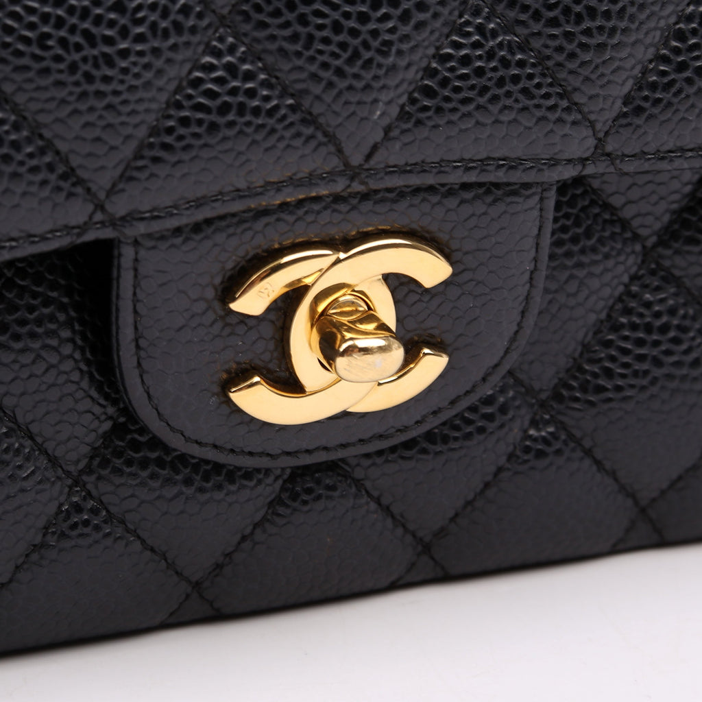 Classic Flap Medium Caviar 12M Black