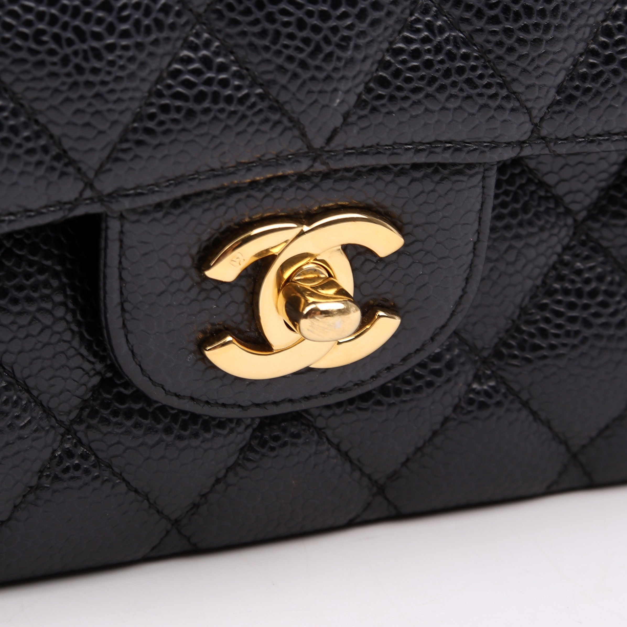 Classic Flap Medium Caviar 12M Black