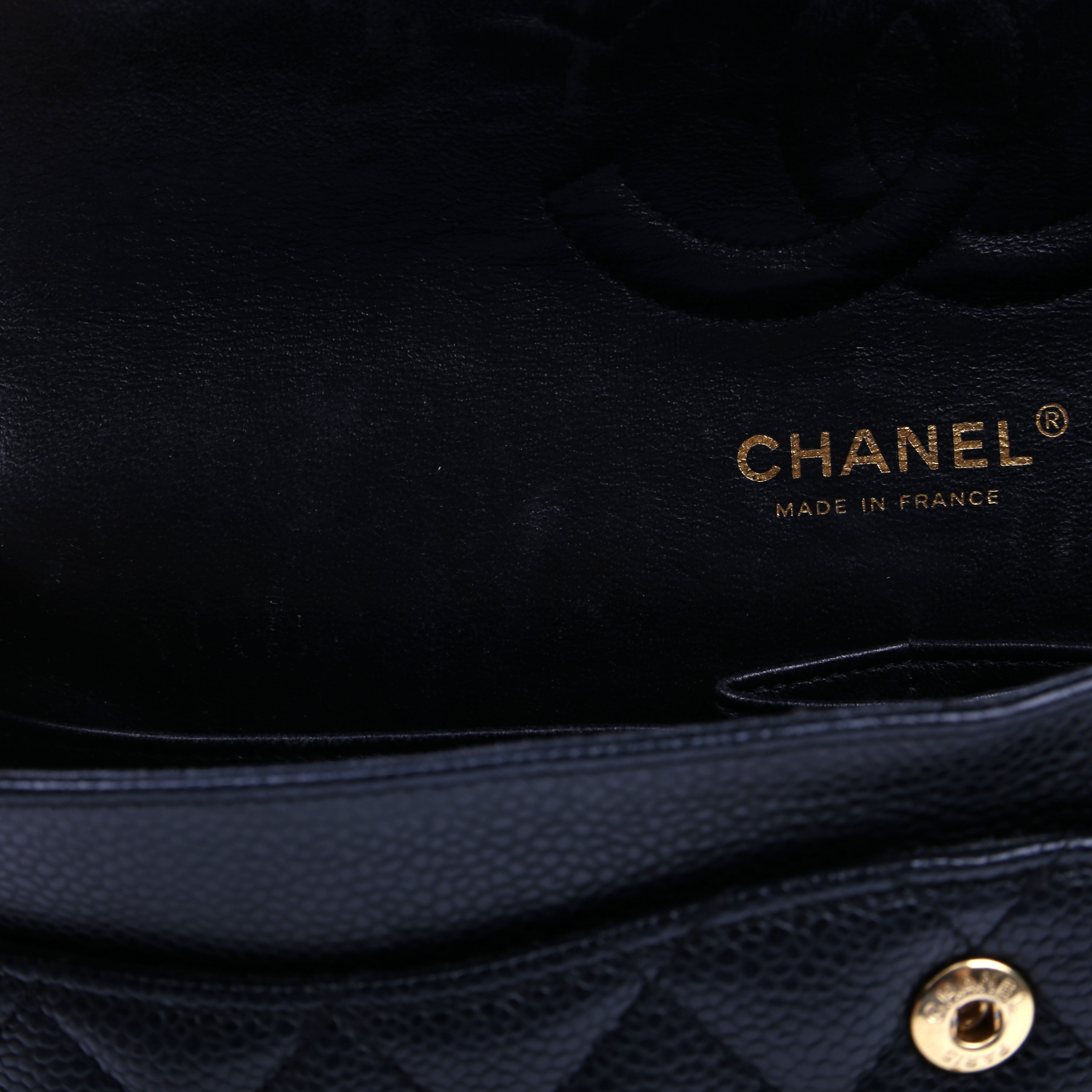 Classic Flap Medium Caviar 12M Black