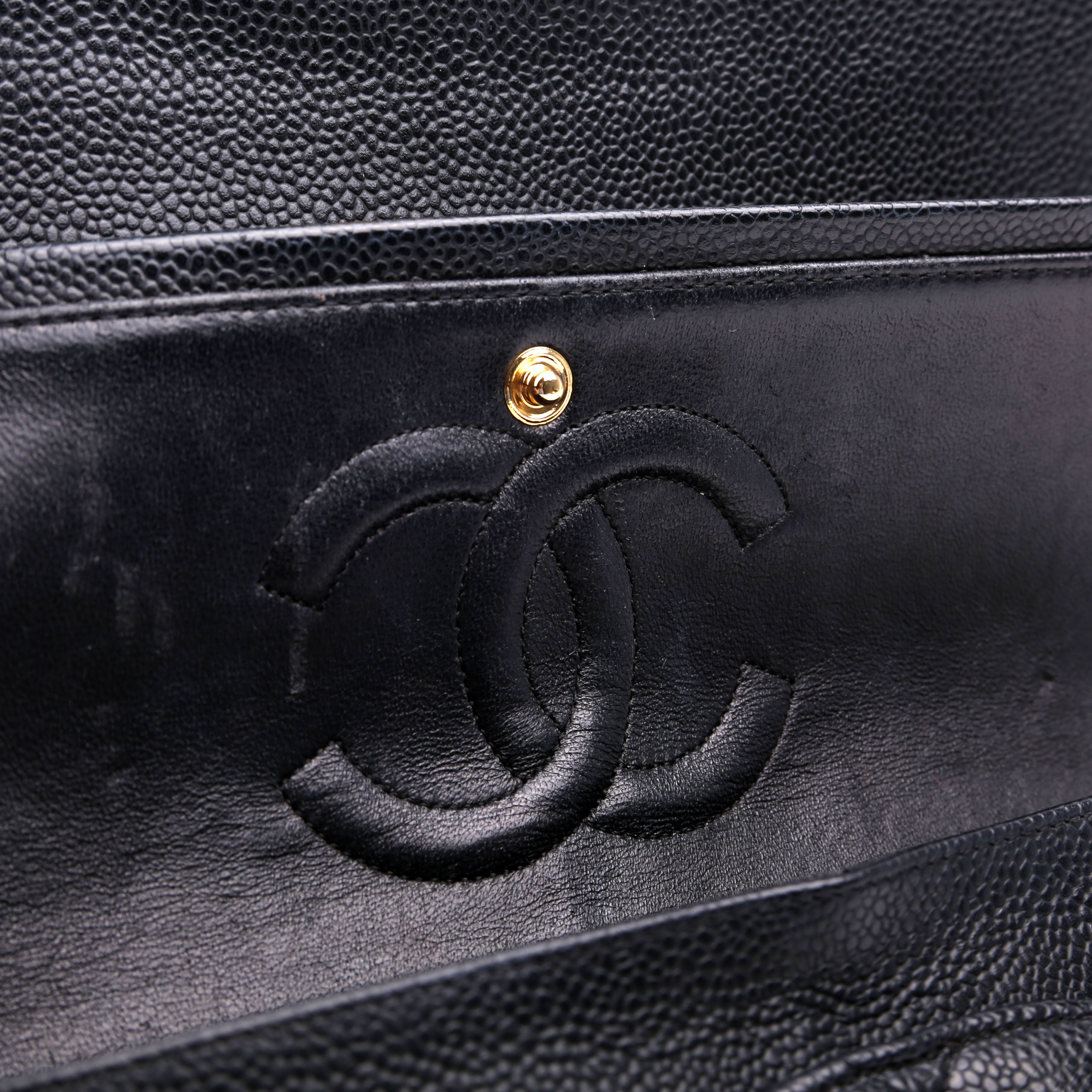 Classic Flap Medium Caviar 12M Black