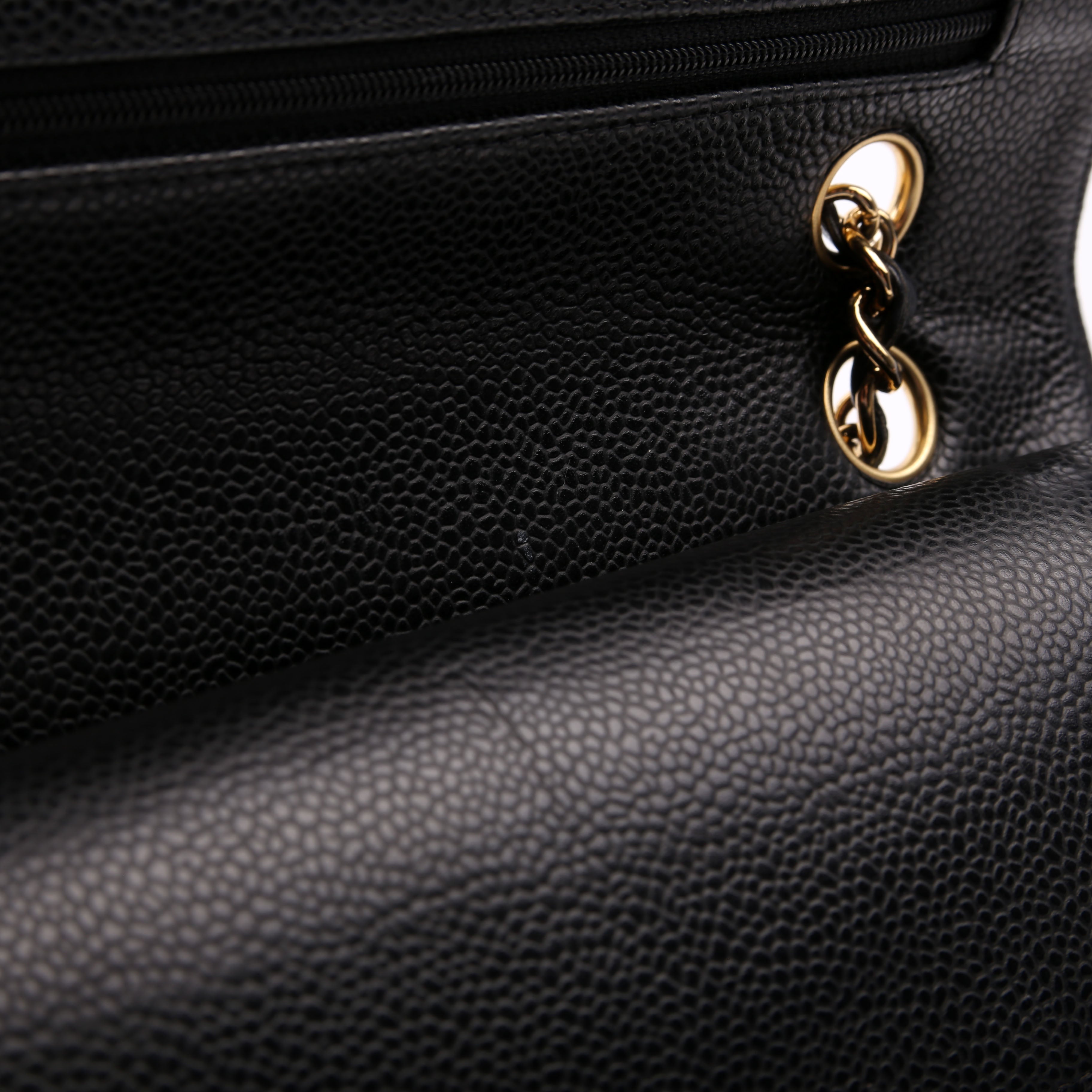 Classic Flap Medium Caviar 12M Black