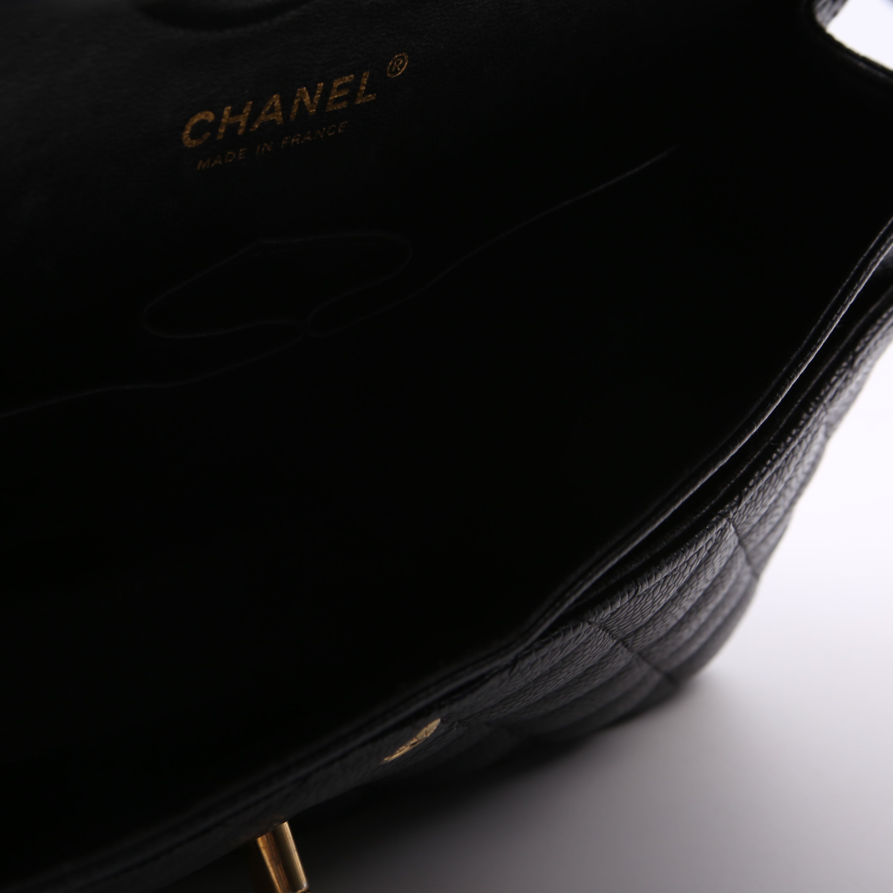 Classic Flap Medium Caviar 12M Black