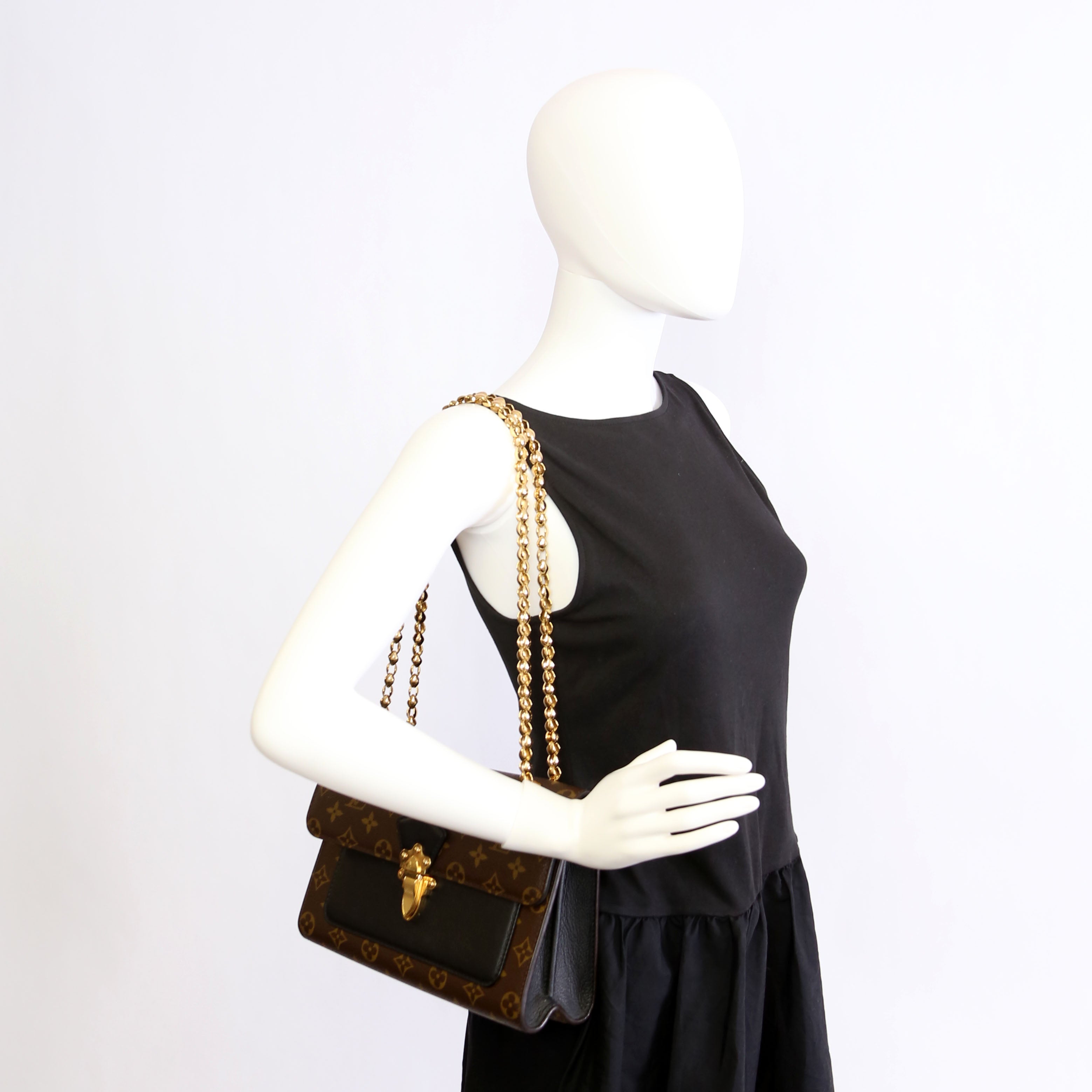 Victoire Monogram Black