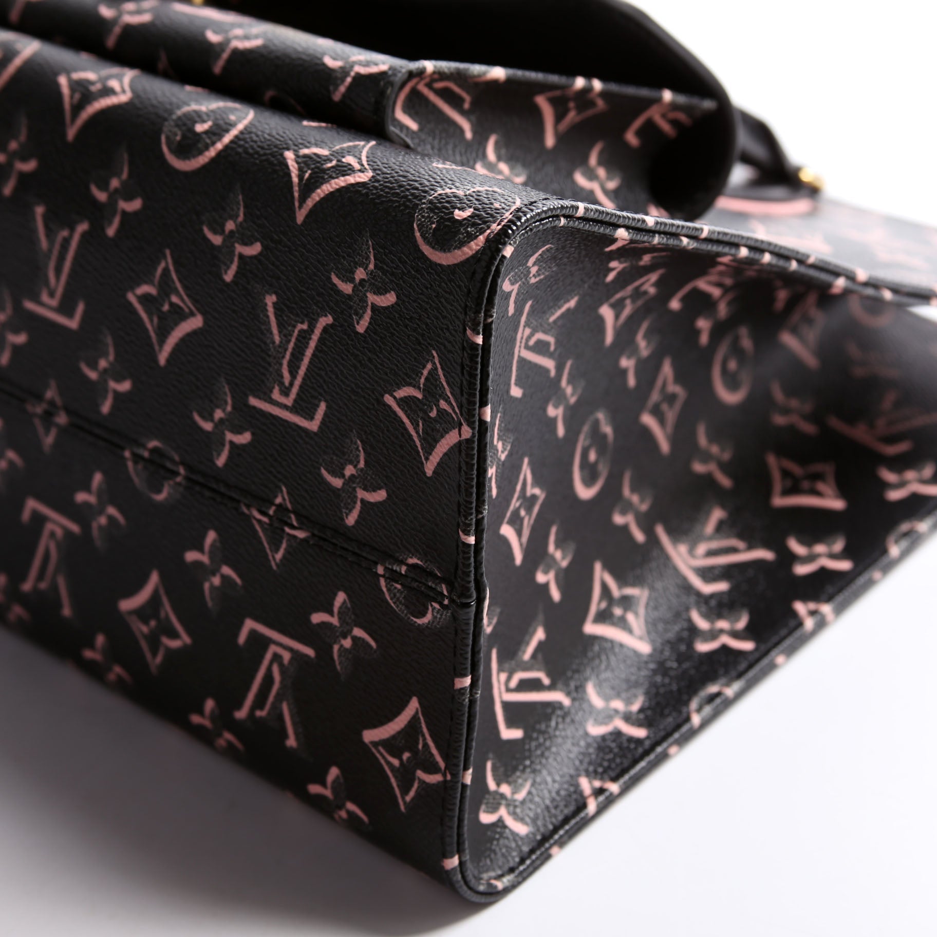 Onthego MM Fall For You Monogram Black/Pink