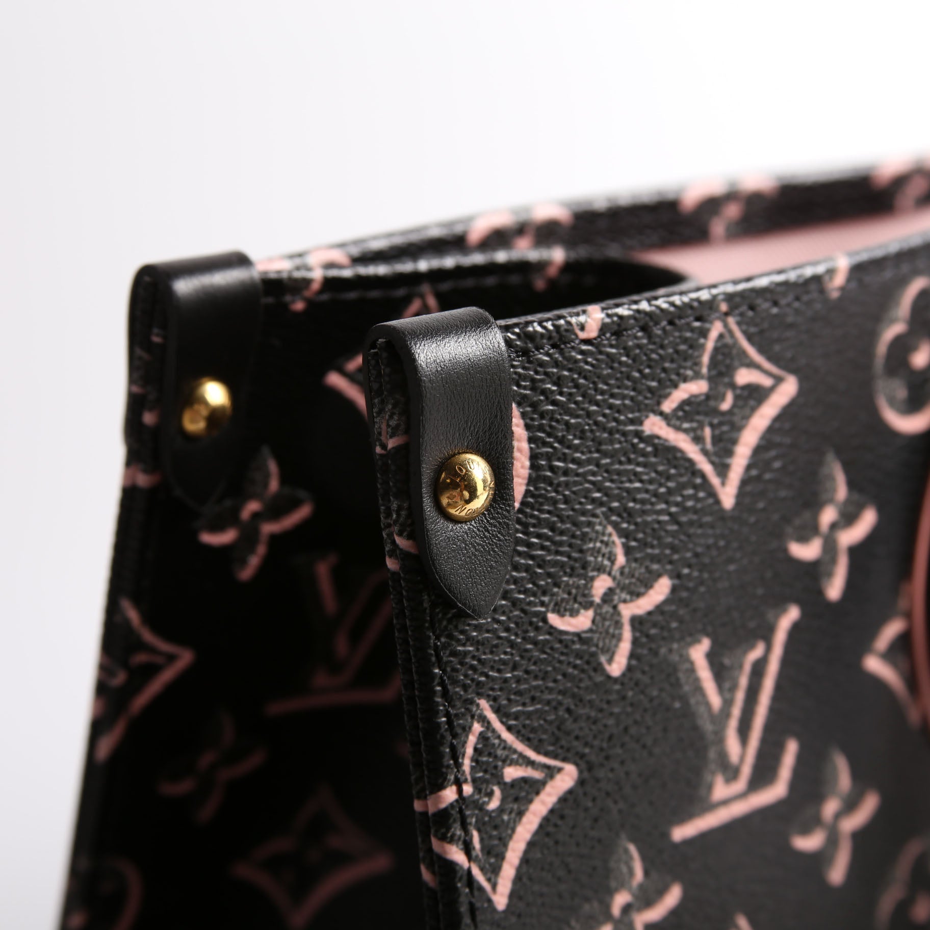 Onthego MM Fall For You Monogram Black/Pink