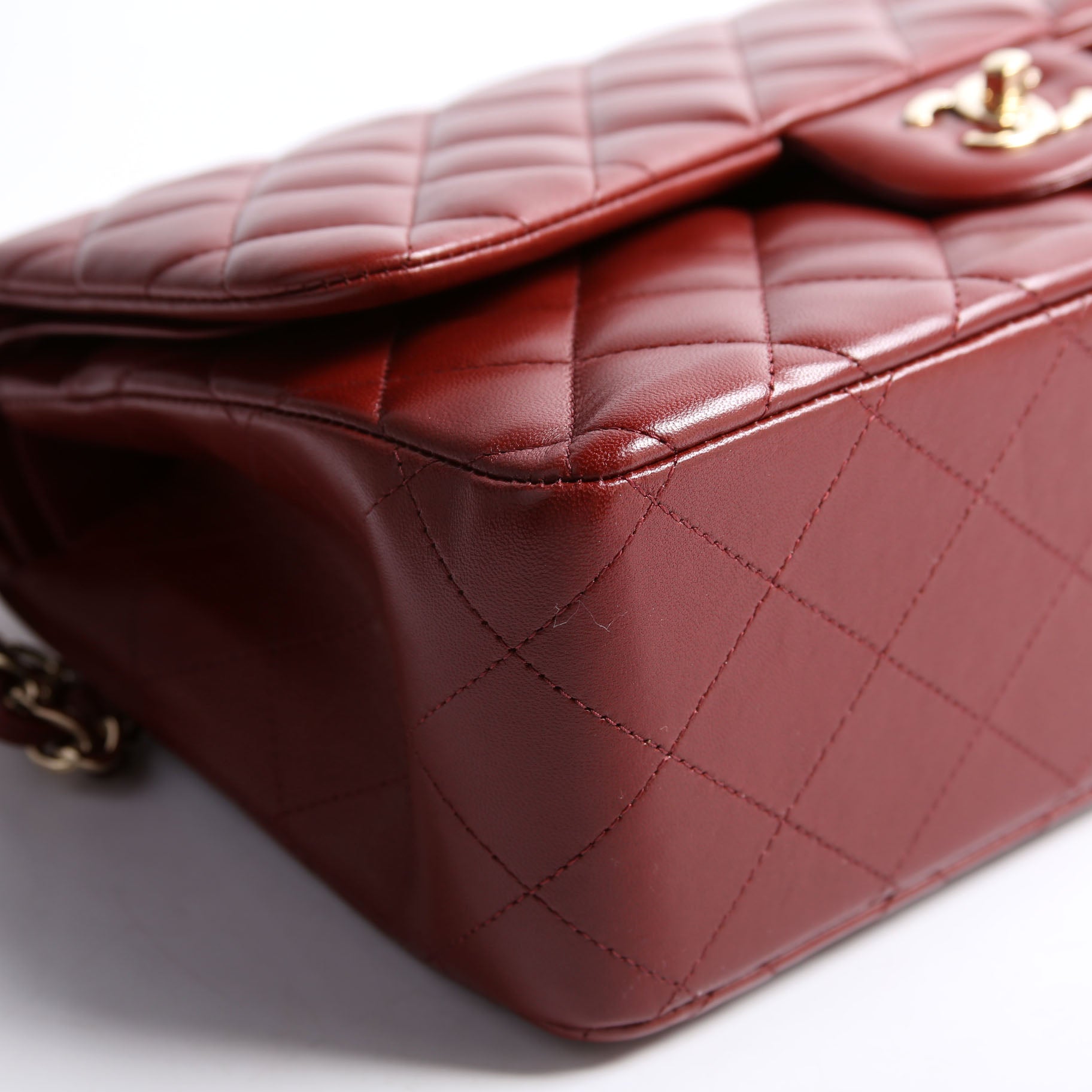 Classic Flap Jumbo Lambskin 21-24m Burgundy/Gold