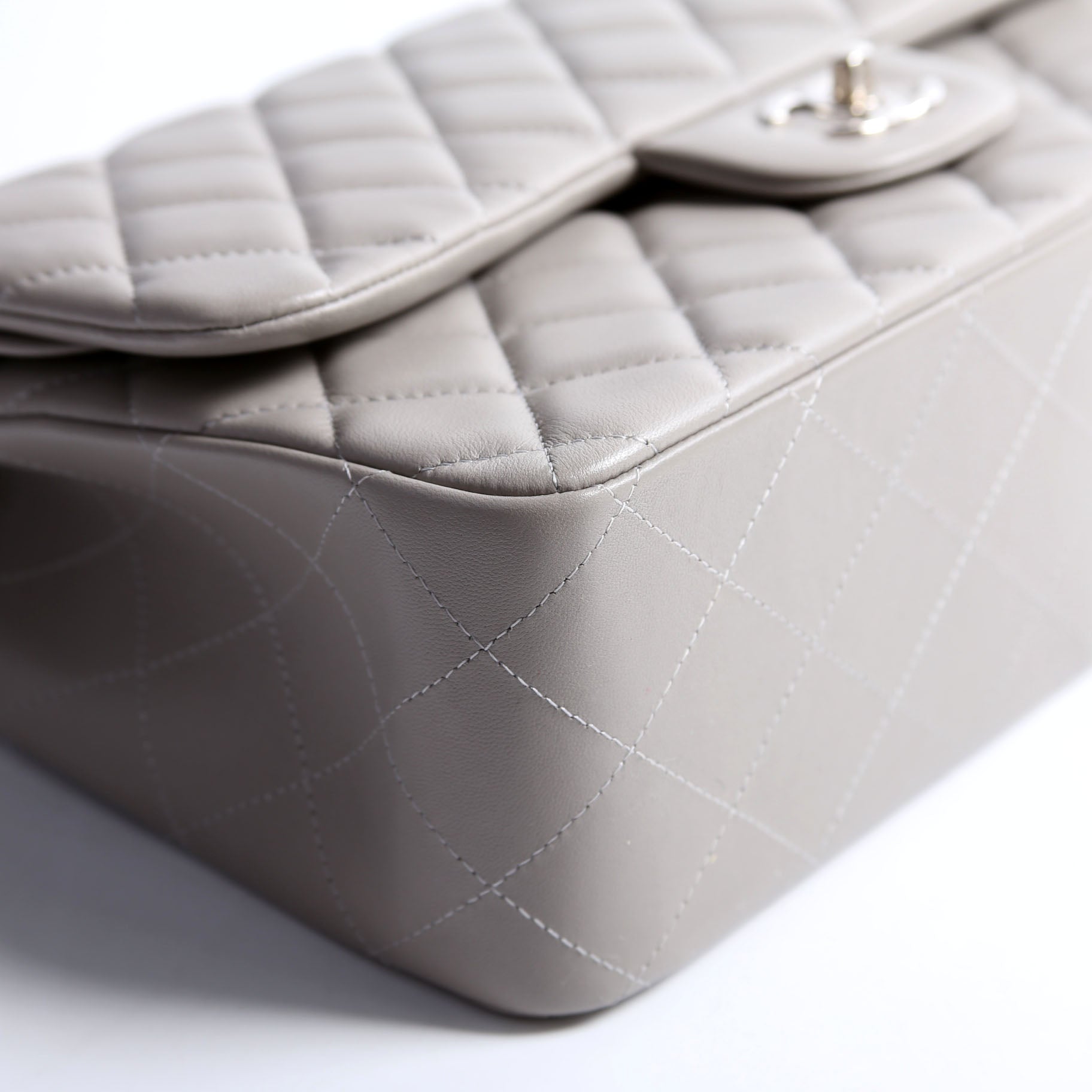 Classic Flap Jumbo Lambskin 25-28M Gray/Silver