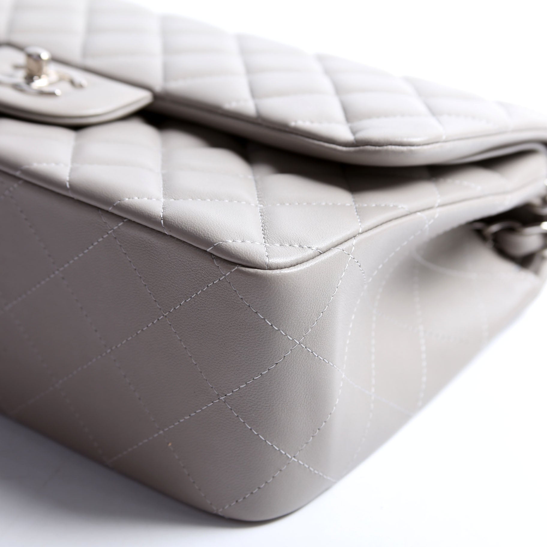 Classic Flap Jumbo Lambskin 25-28M Gray/Silver