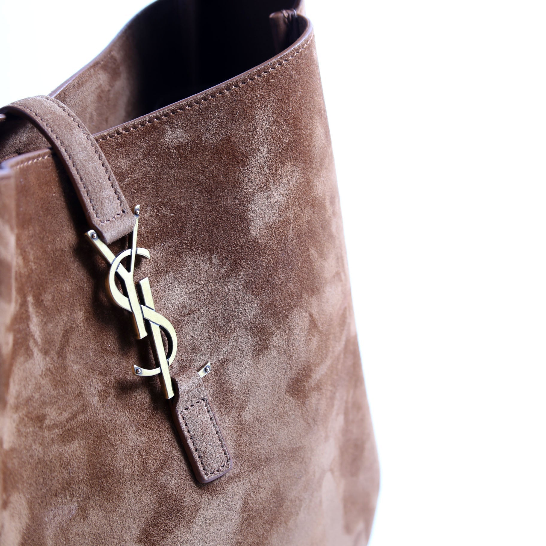 713938 Le 5 A 7 Suede Small Hobo Brown/Gold