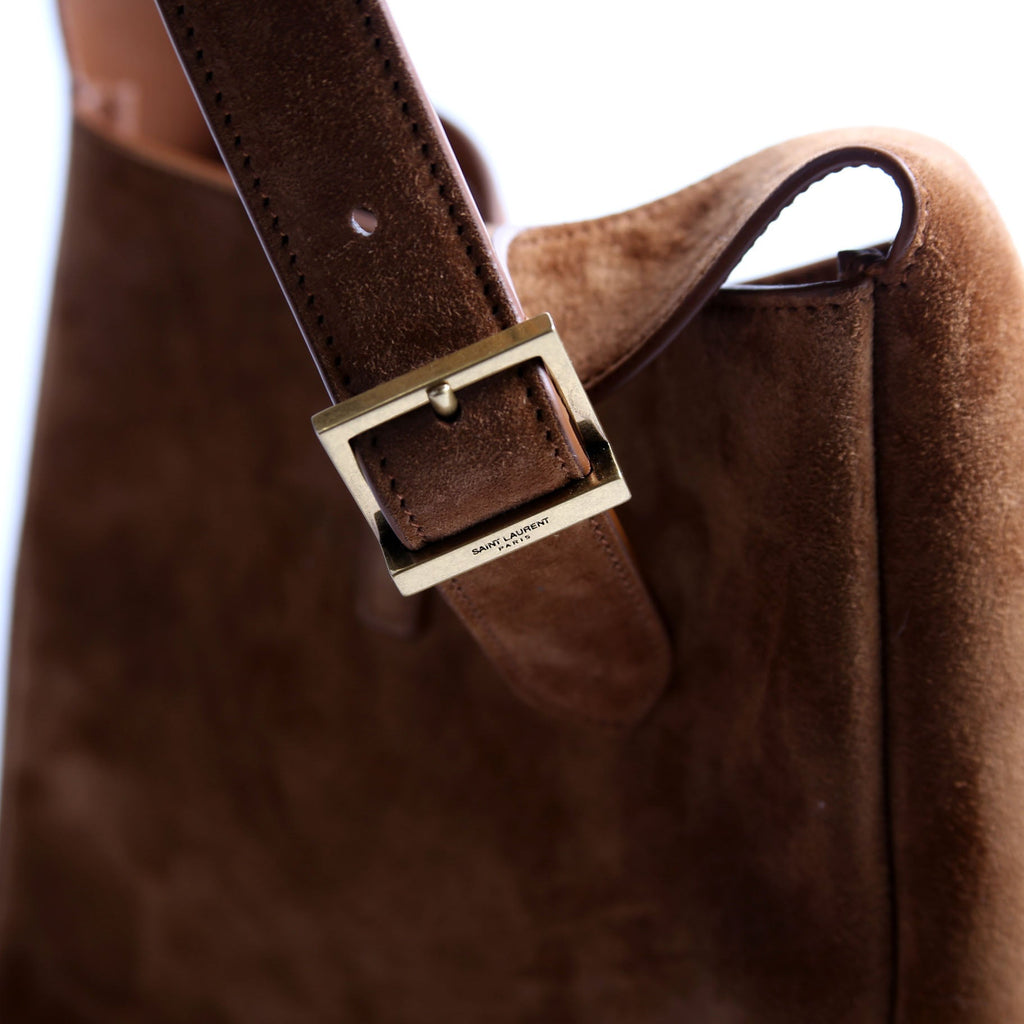 713938 Le 5 A 7 Suede Small Hobo Brown/Gold