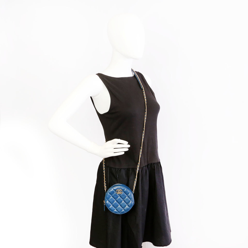 Infinity Round Clutch With Chain Quilted Lambskin 28M Blue