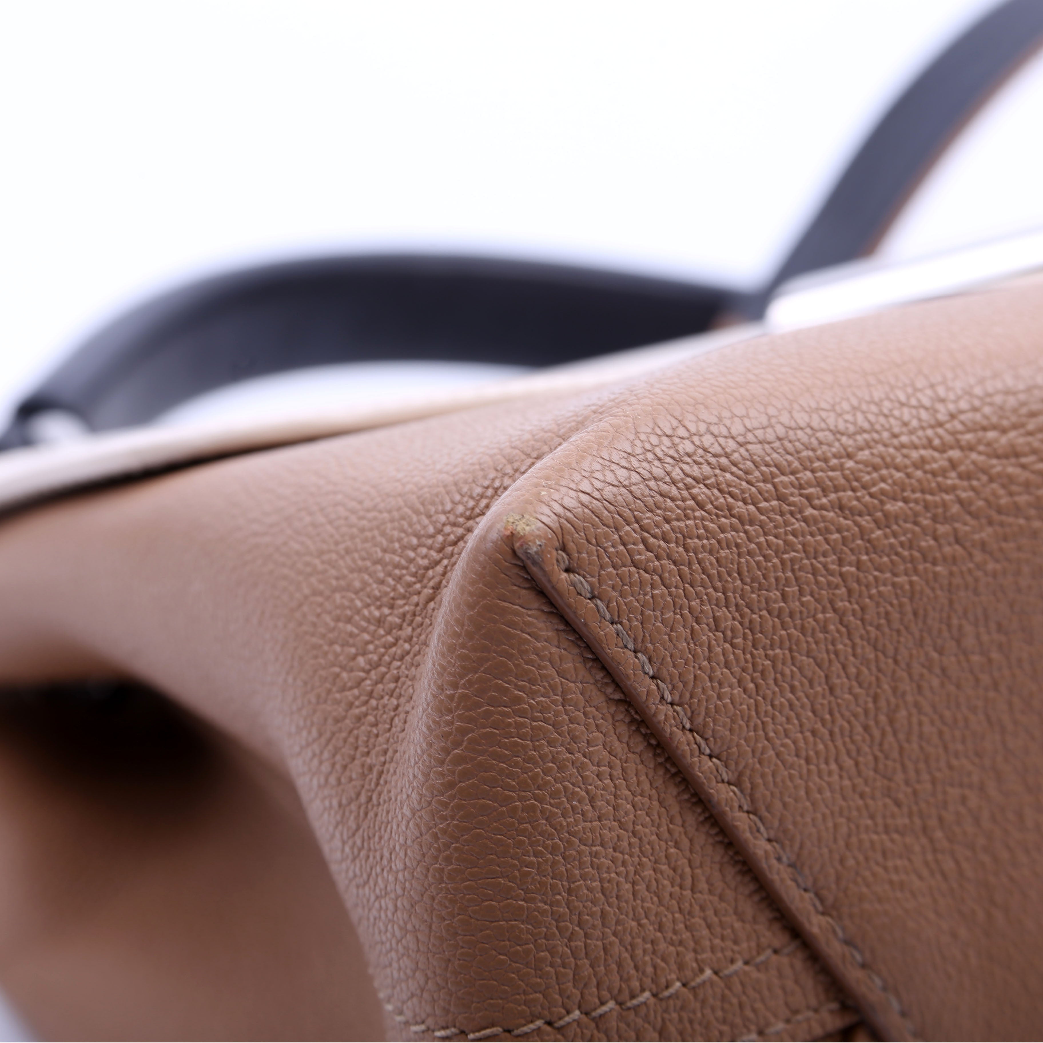 Very One Handle monogram Calfskin Tan