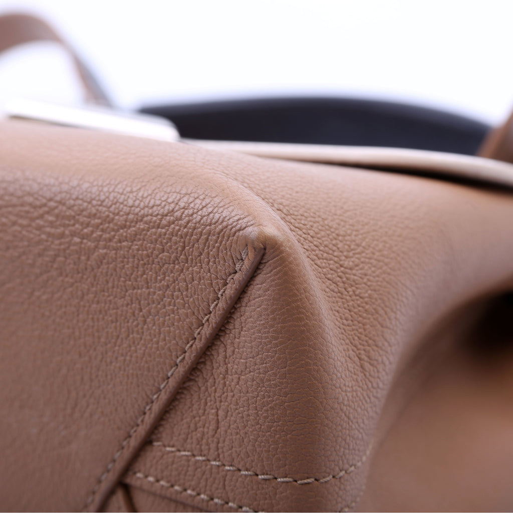 Very One Handle monogram Calfskin Tan