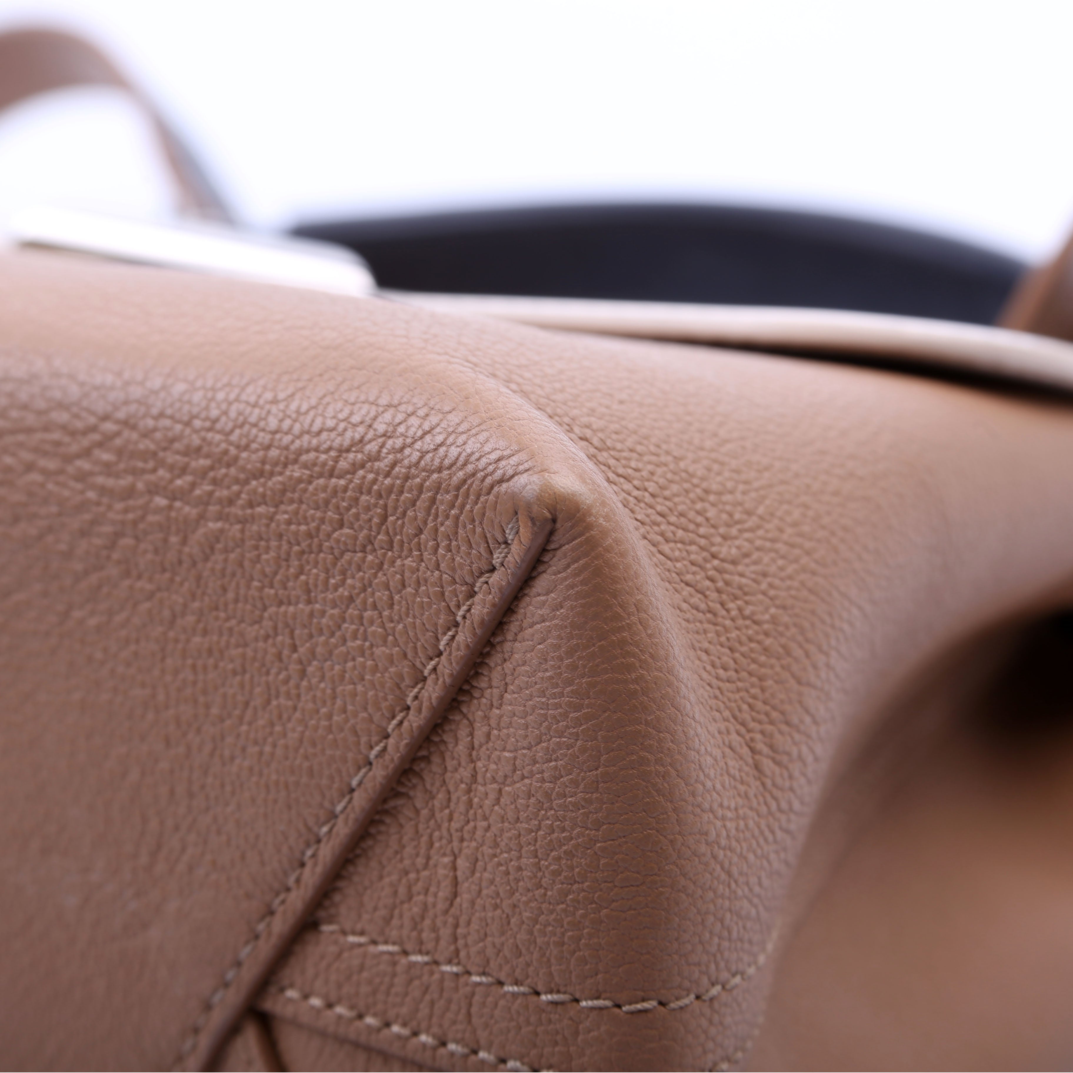 Very One Handle monogram Calfskin Tan