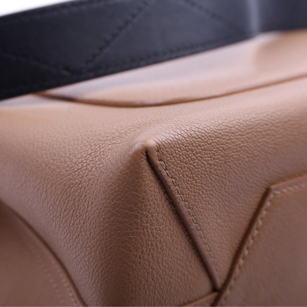 Very One Handle monogram Calfskin Tan