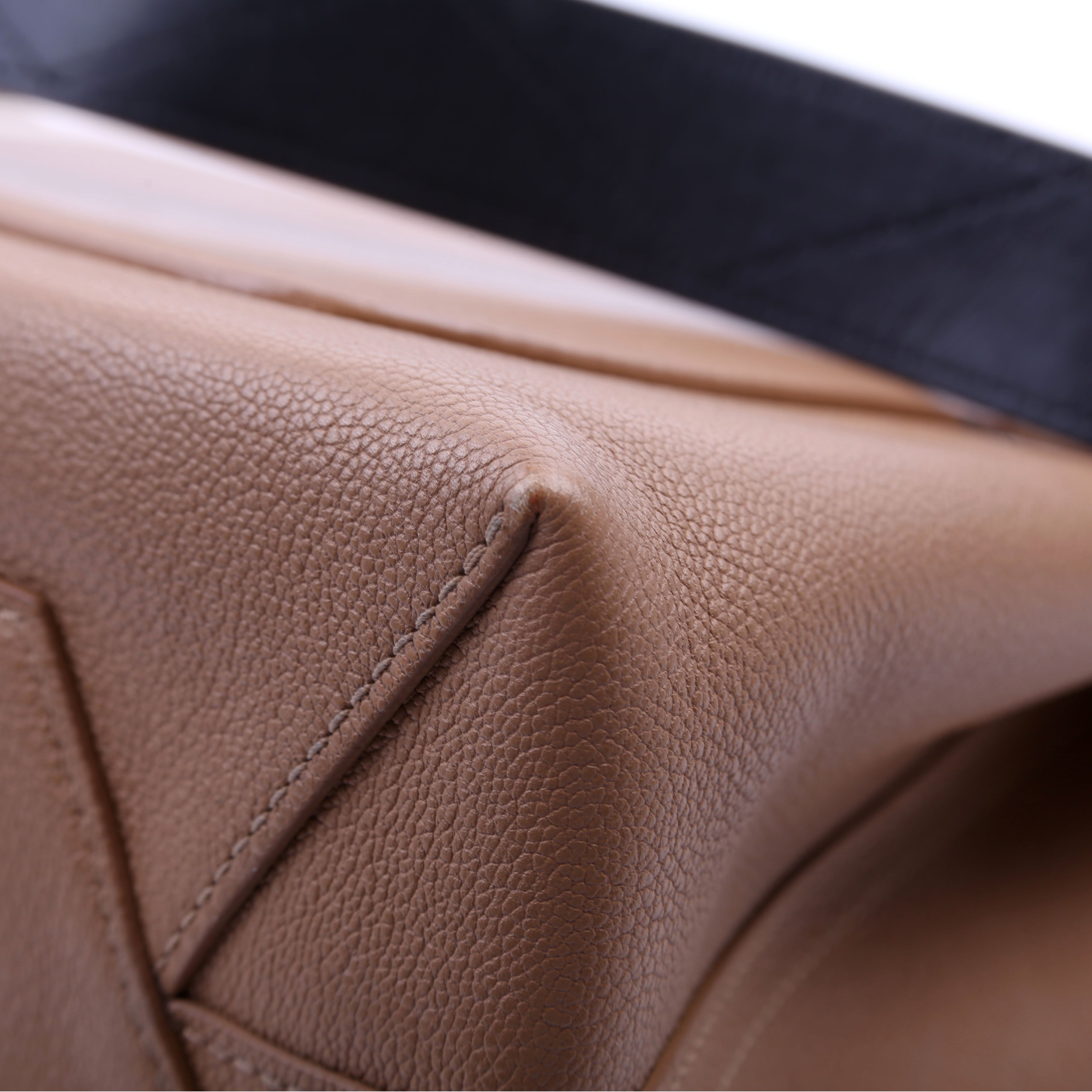 Very One Handle monogram Calfskin Tan