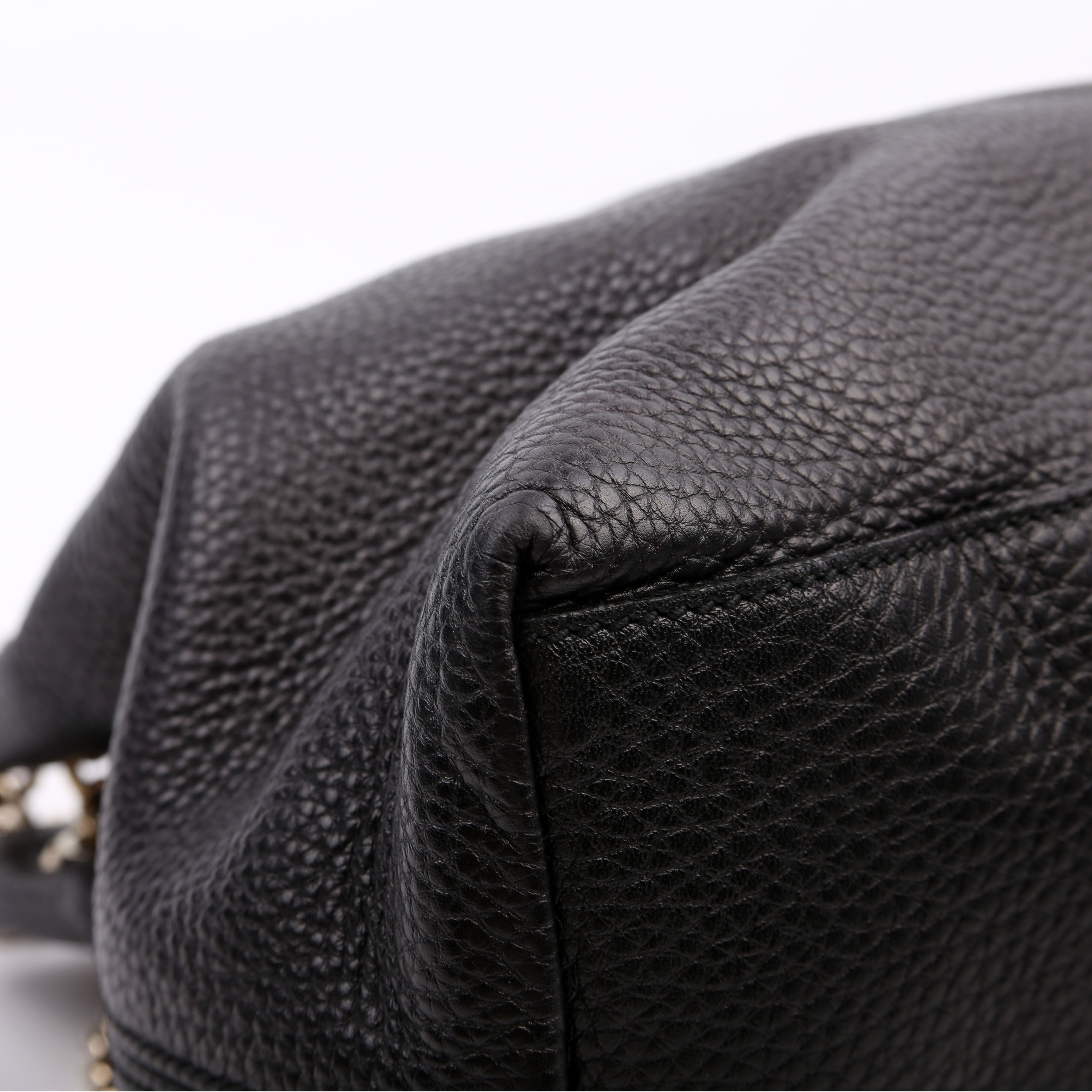 308982 Soho Leather Shoulder Medium Black
