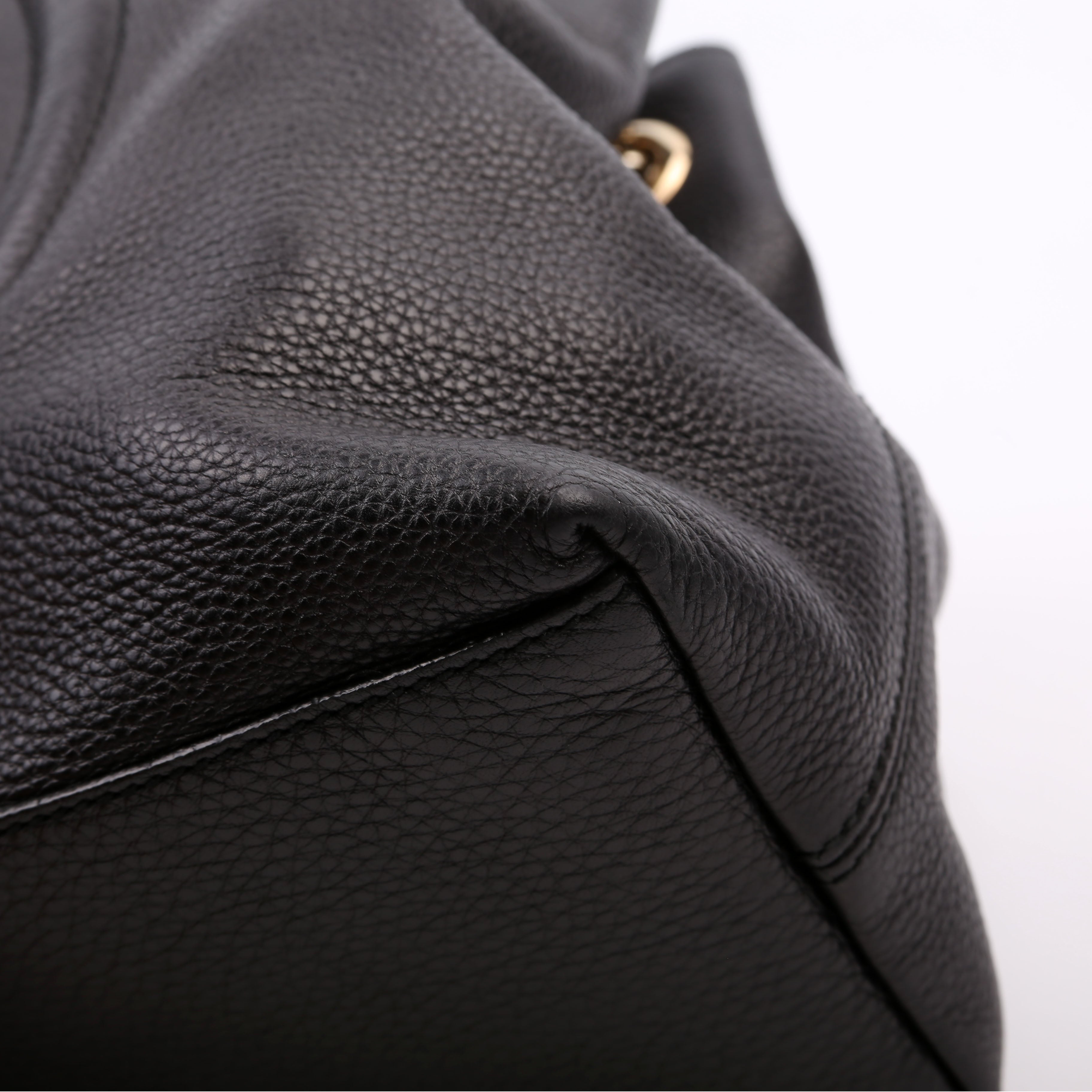 308982 Soho Leather Shoulder Medium Black
