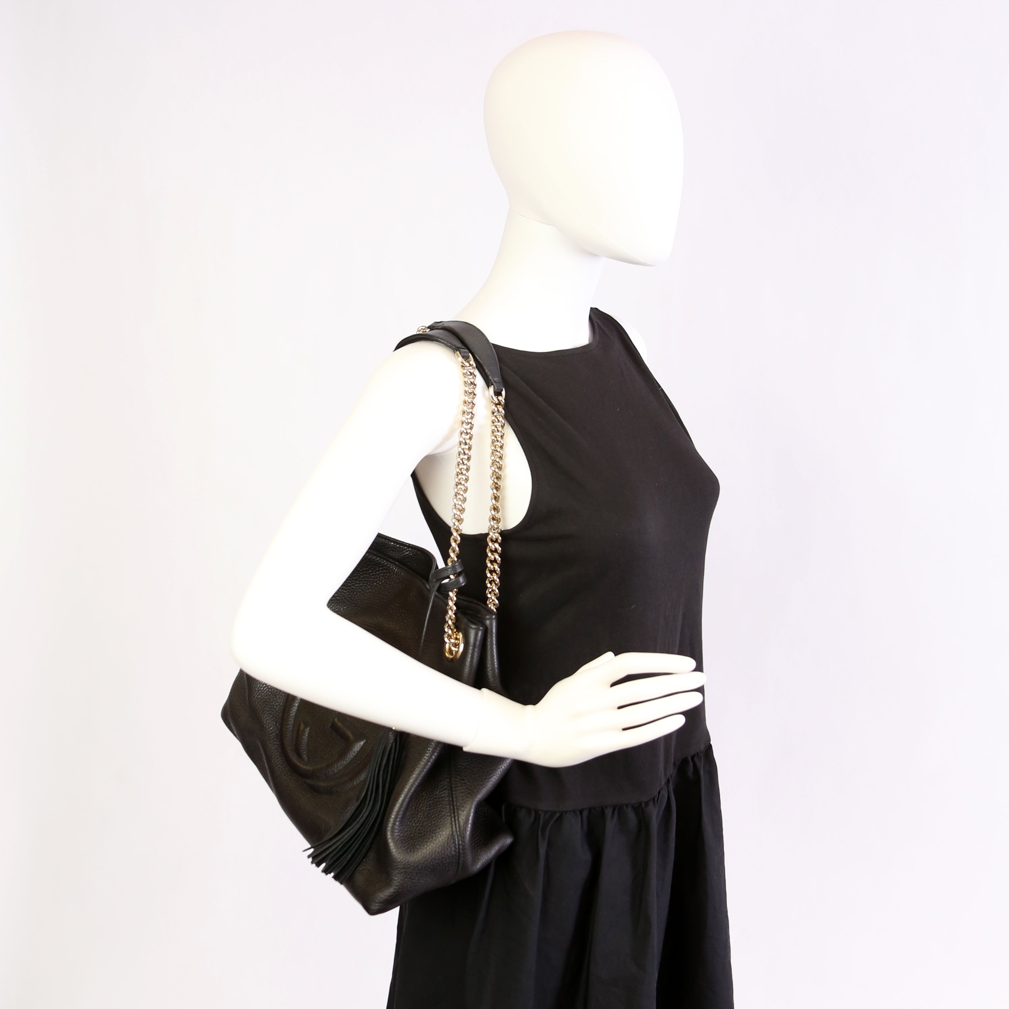 308982 Soho Leather Shoulder Medium Black