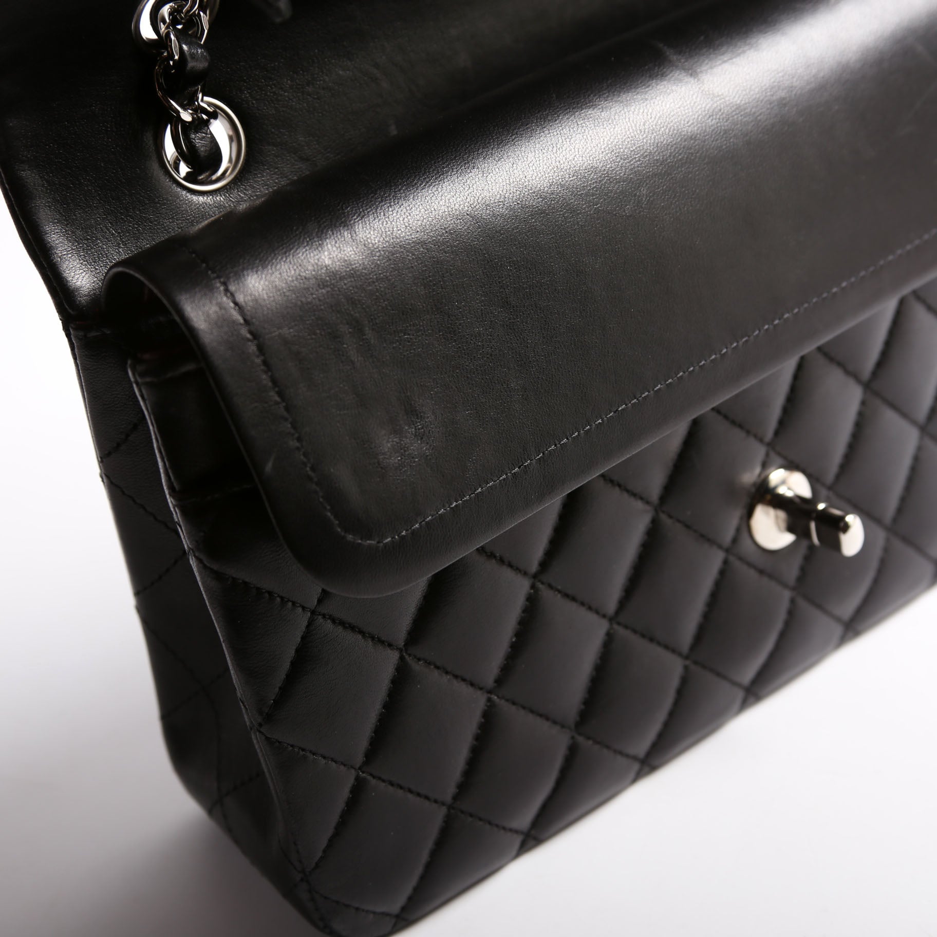 Classic Flap Medium Lambskin 17-20M Black
