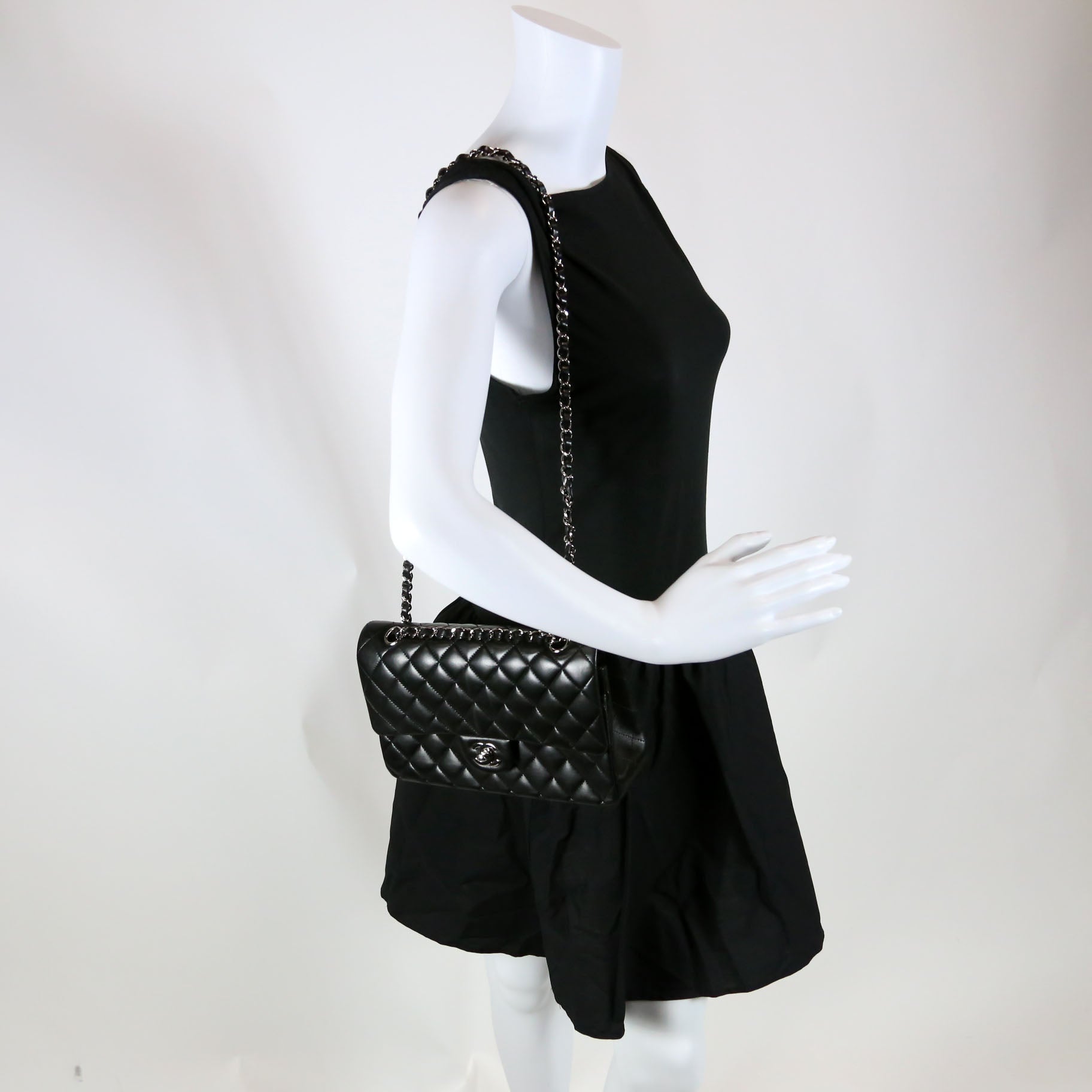 Classic Flap Medium Lambskin 17-20M Black