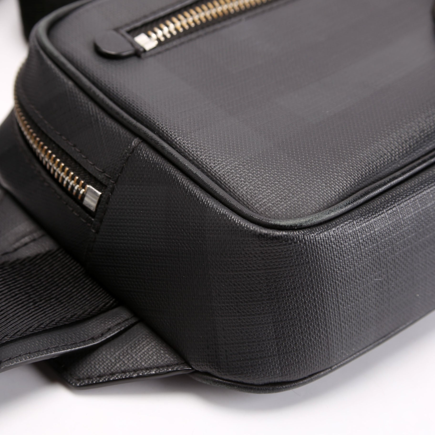 8017717 London Check Bumbag Black