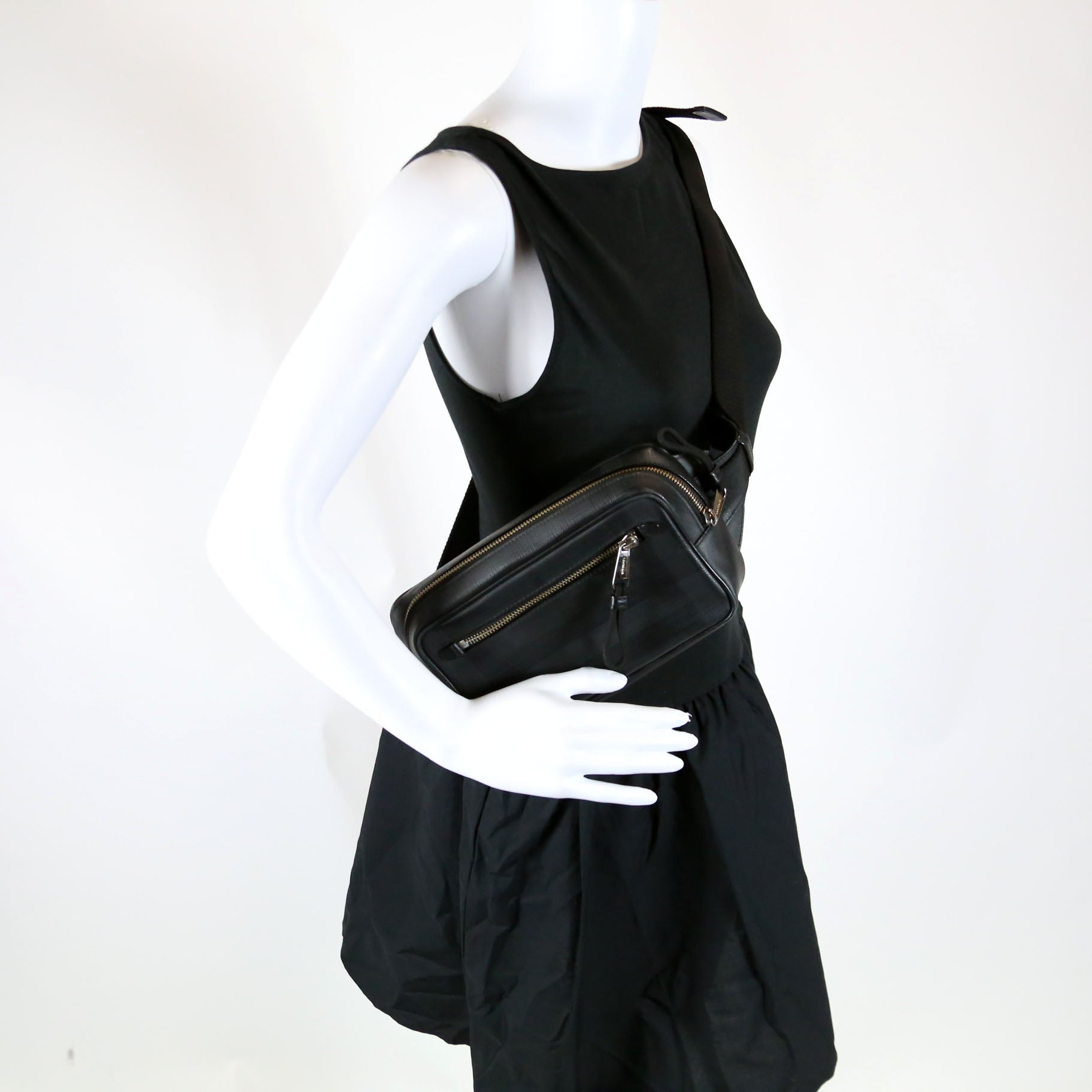 8017717 London Check Bumbag Black